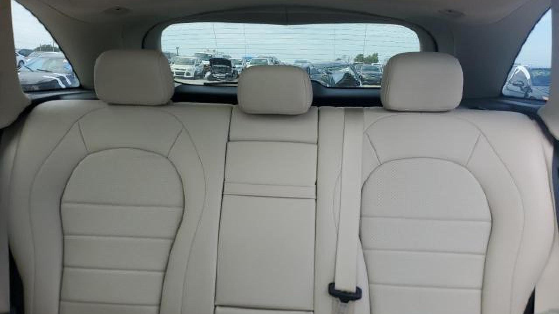 Mercedes - Glc300 - 2017 - Black - 70215634