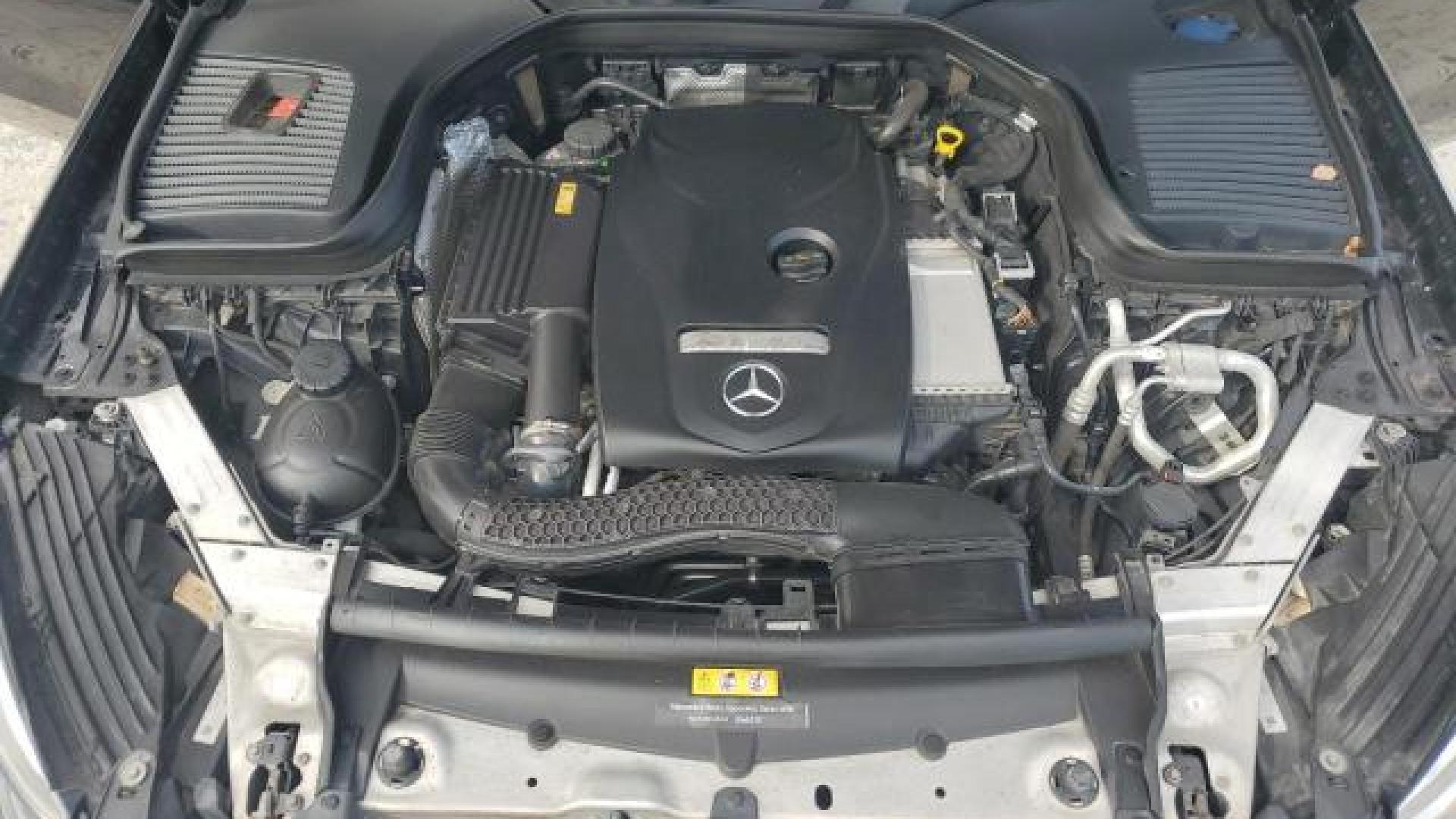 Mercedes - Glc300 - 2017 - Black - 70215634