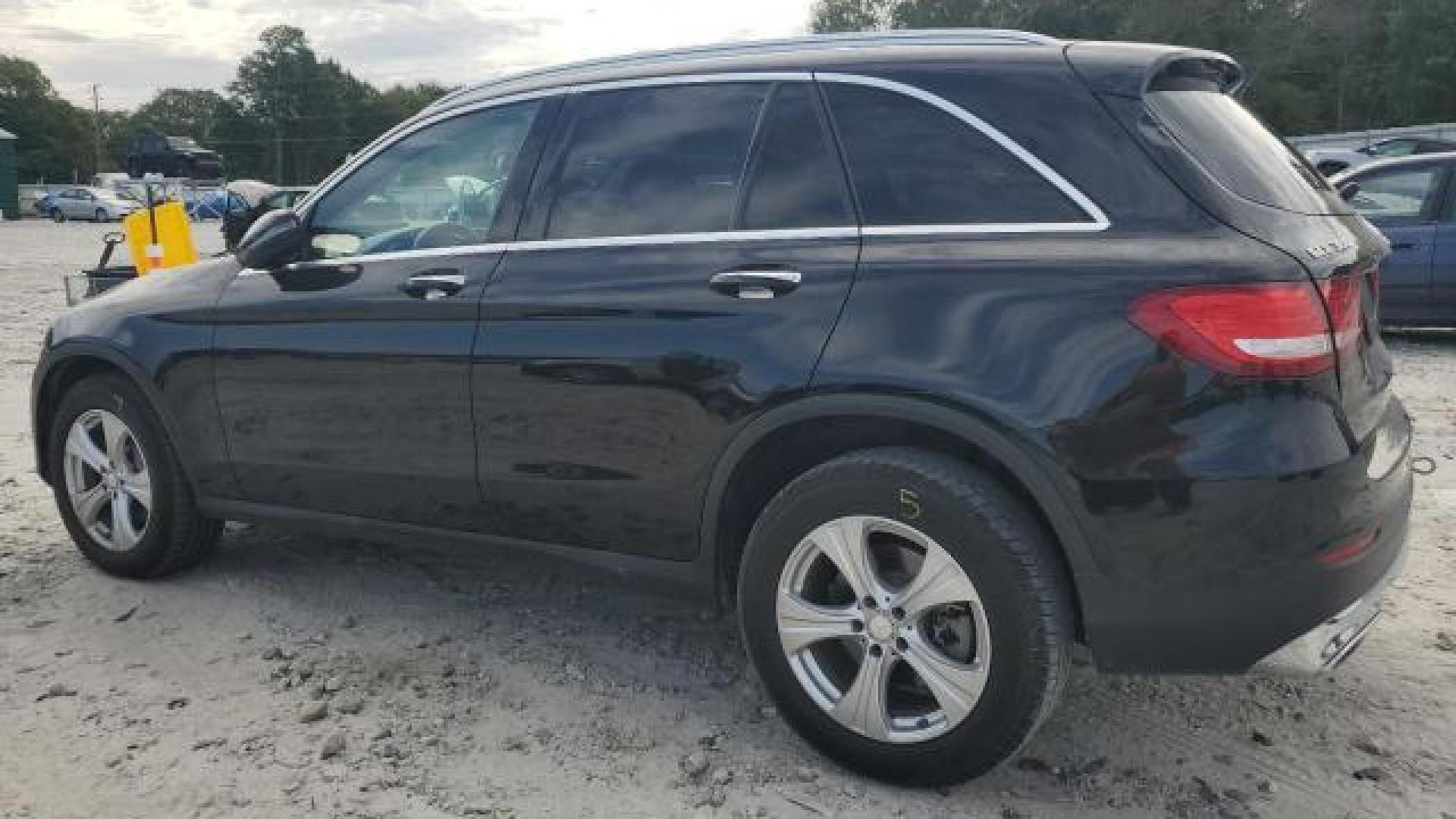 Mercedes - Glc300 - 2017 - Black - 70215634