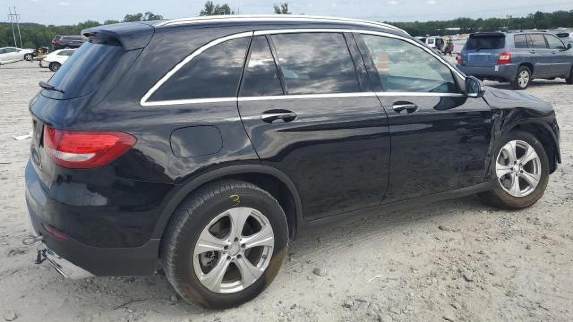 Mercedes - Glc300 - 2017 - Black - 70215634