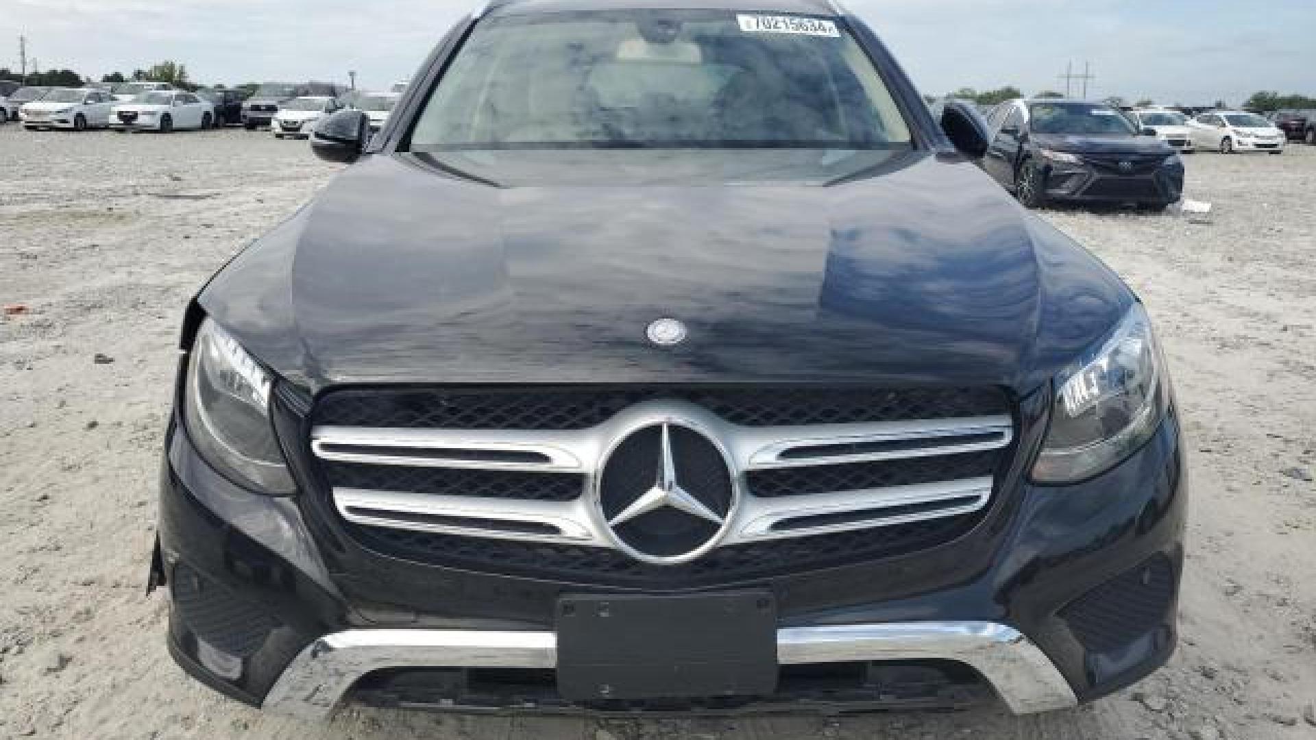 Mercedes - Glc300 - 2017 - Black - 70215634