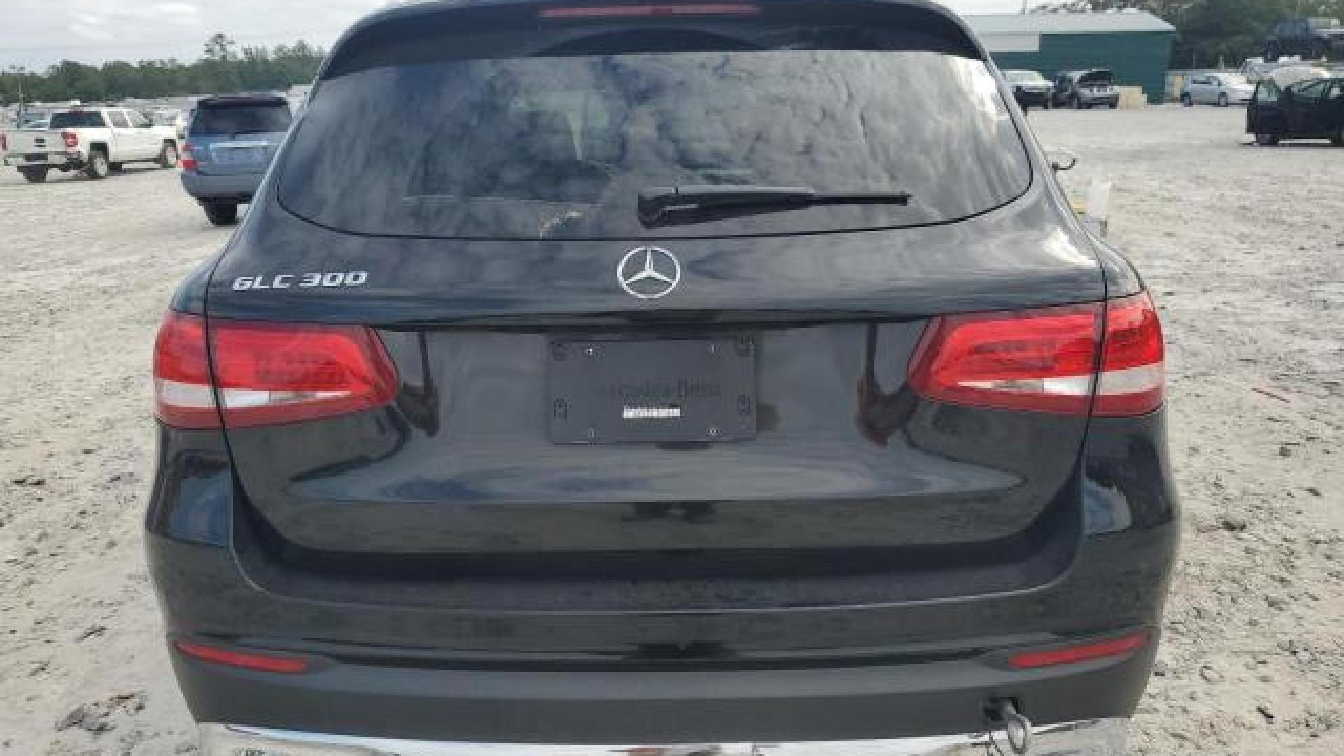 Mercedes - Glc300 - 2017 - Black - 70215634