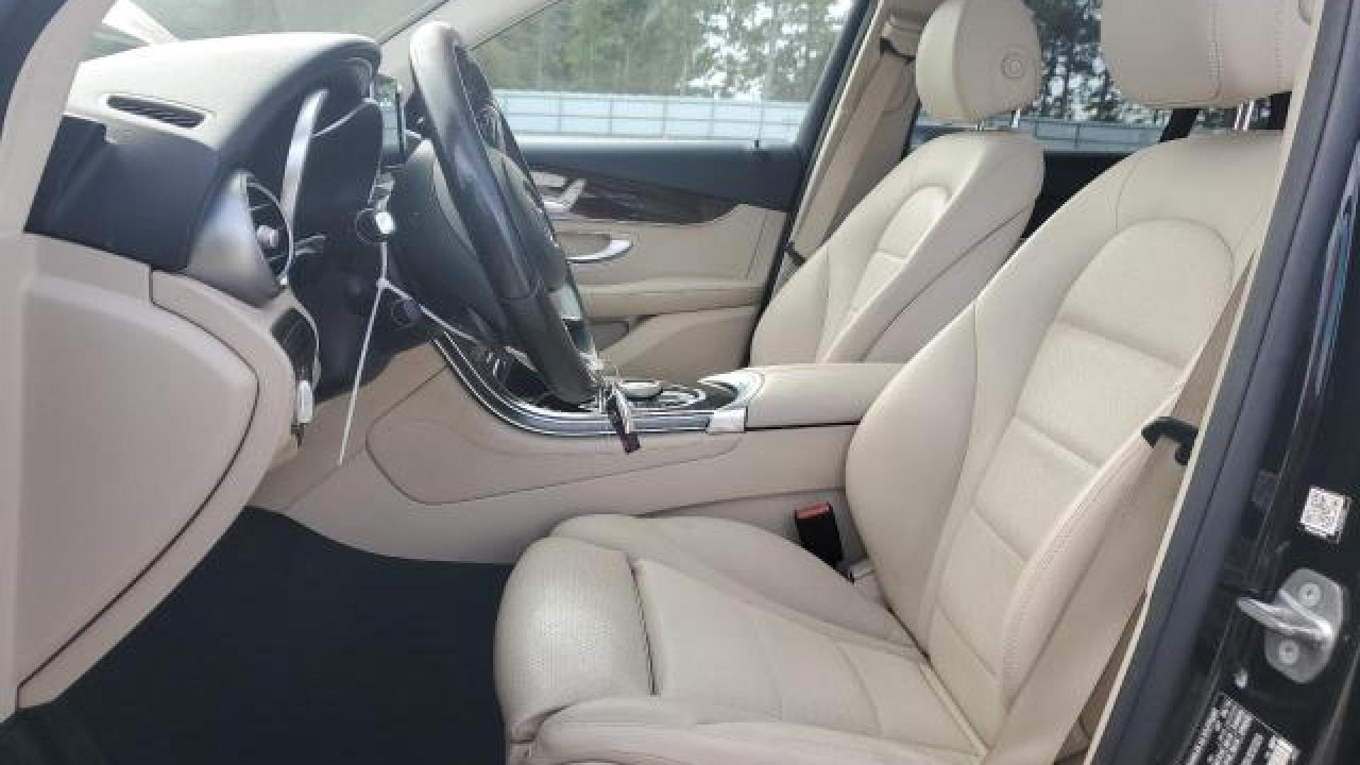 Mercedes - Glc300 - 2017 - Black - 70215634