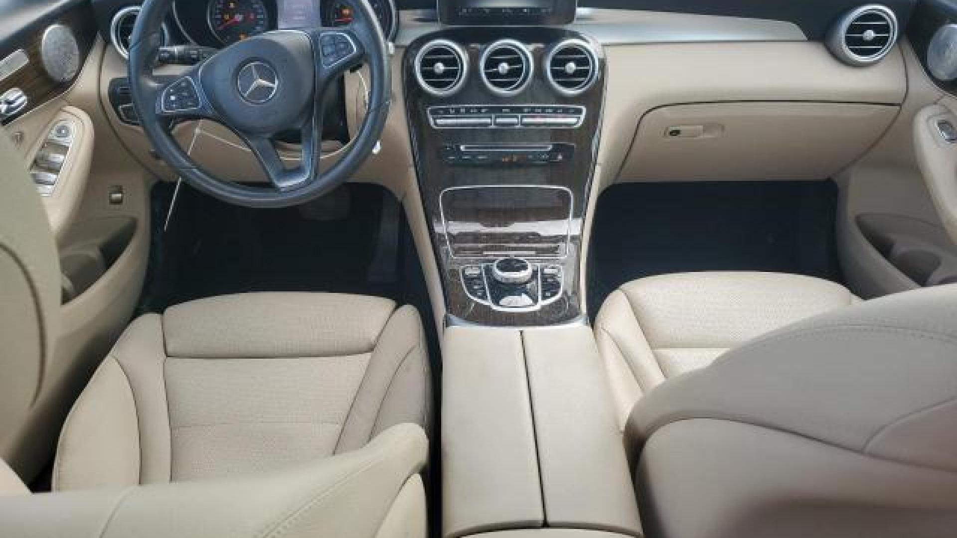 Mercedes - Glc300 - 2017 - Black - 70215634