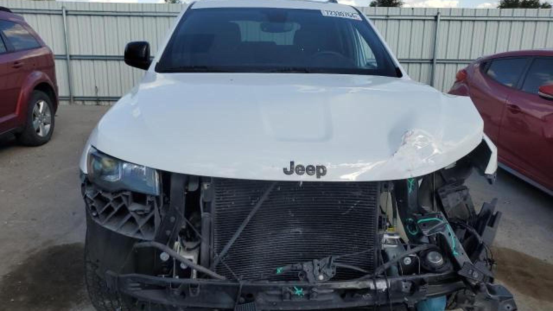 Jeep  - Grand Cherokee - 2018 - White - 72330764