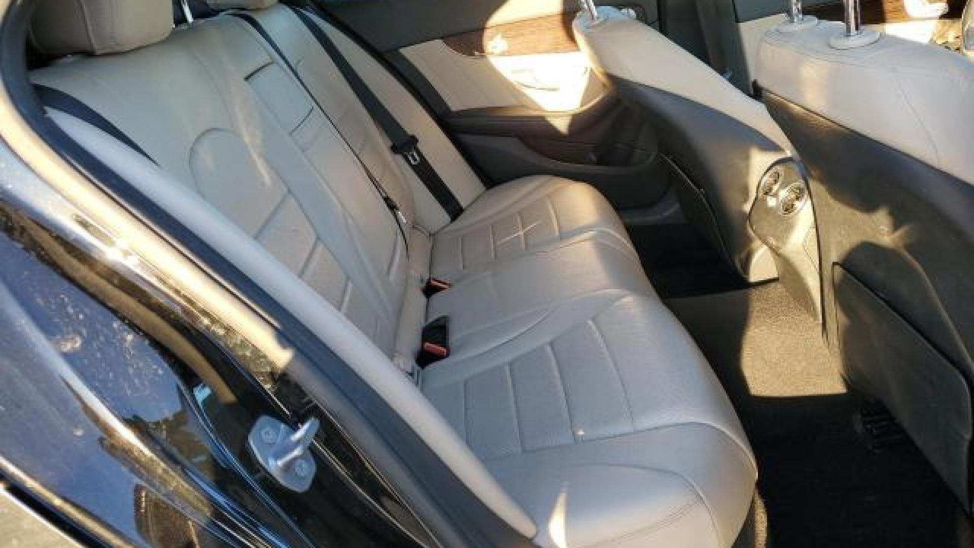 Mercedes - C300 - 2019 - Black - 75881944