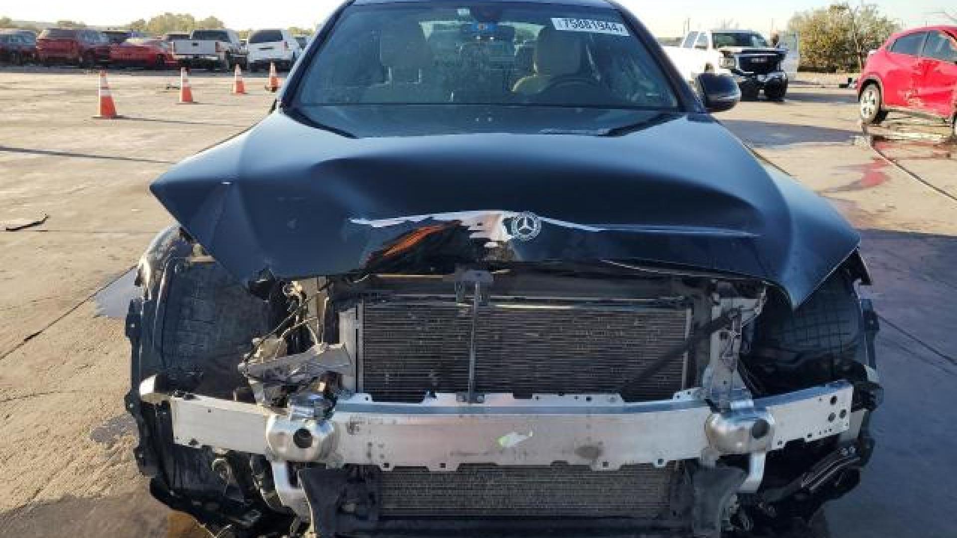 Mercedes - C300 - 2019 - Black - 75881944