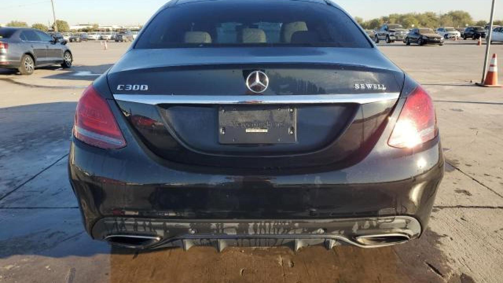 Mercedes - C300 - 2019 - Black - 75881944