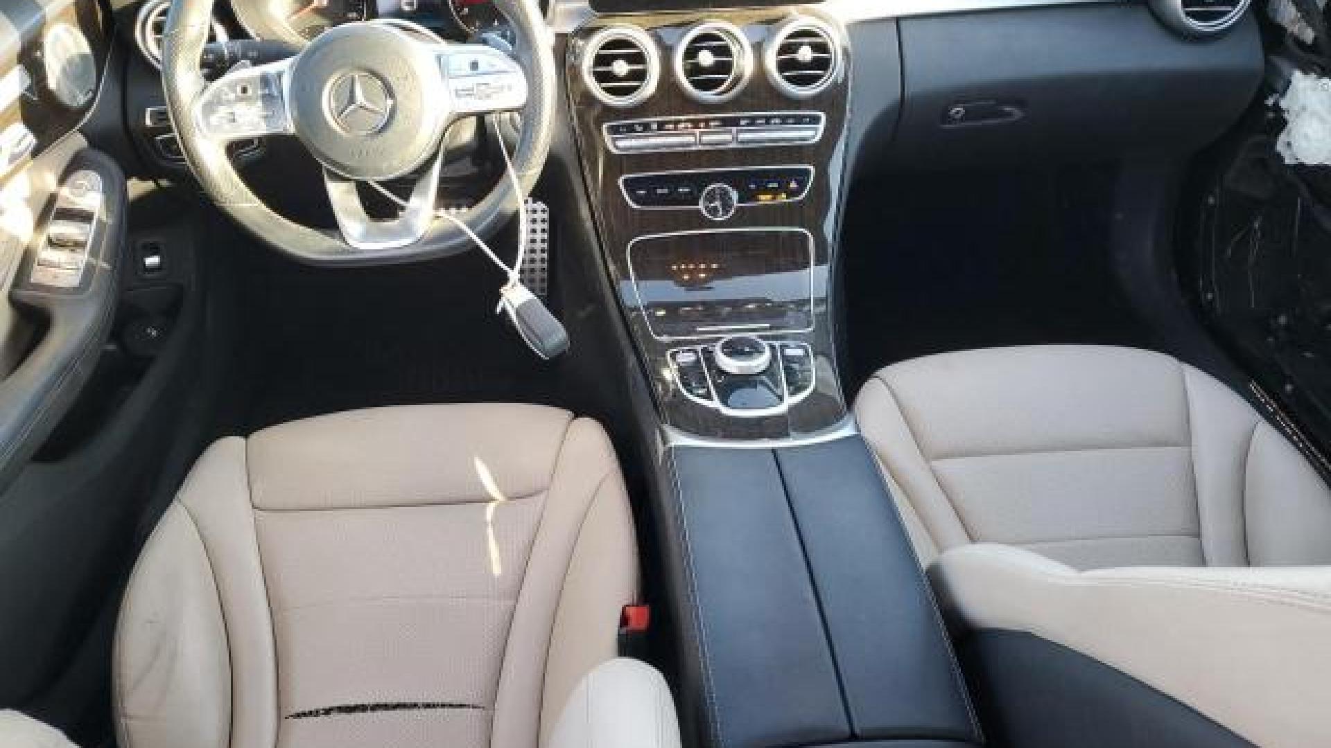 Mercedes - C300 - 2019 - Black - 75881944