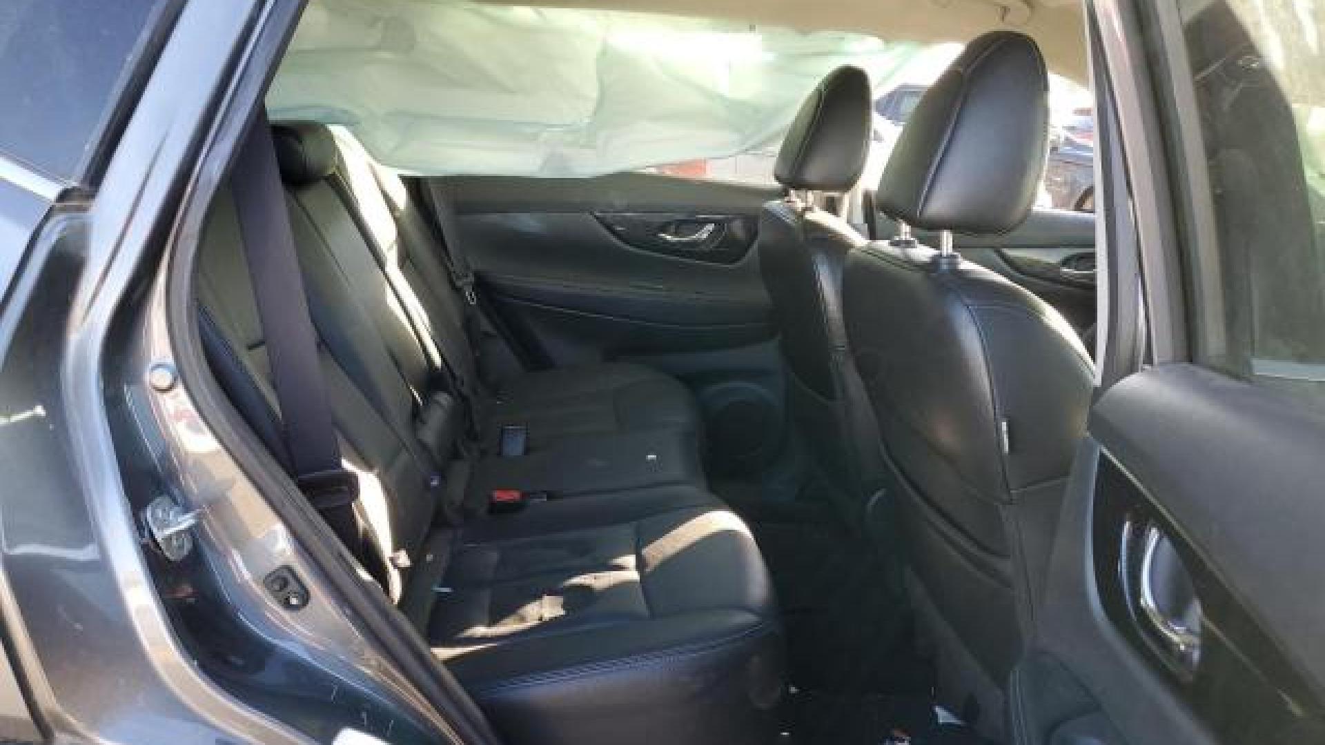 Nissan  - Rogue - 2018 - Grey - 76239873