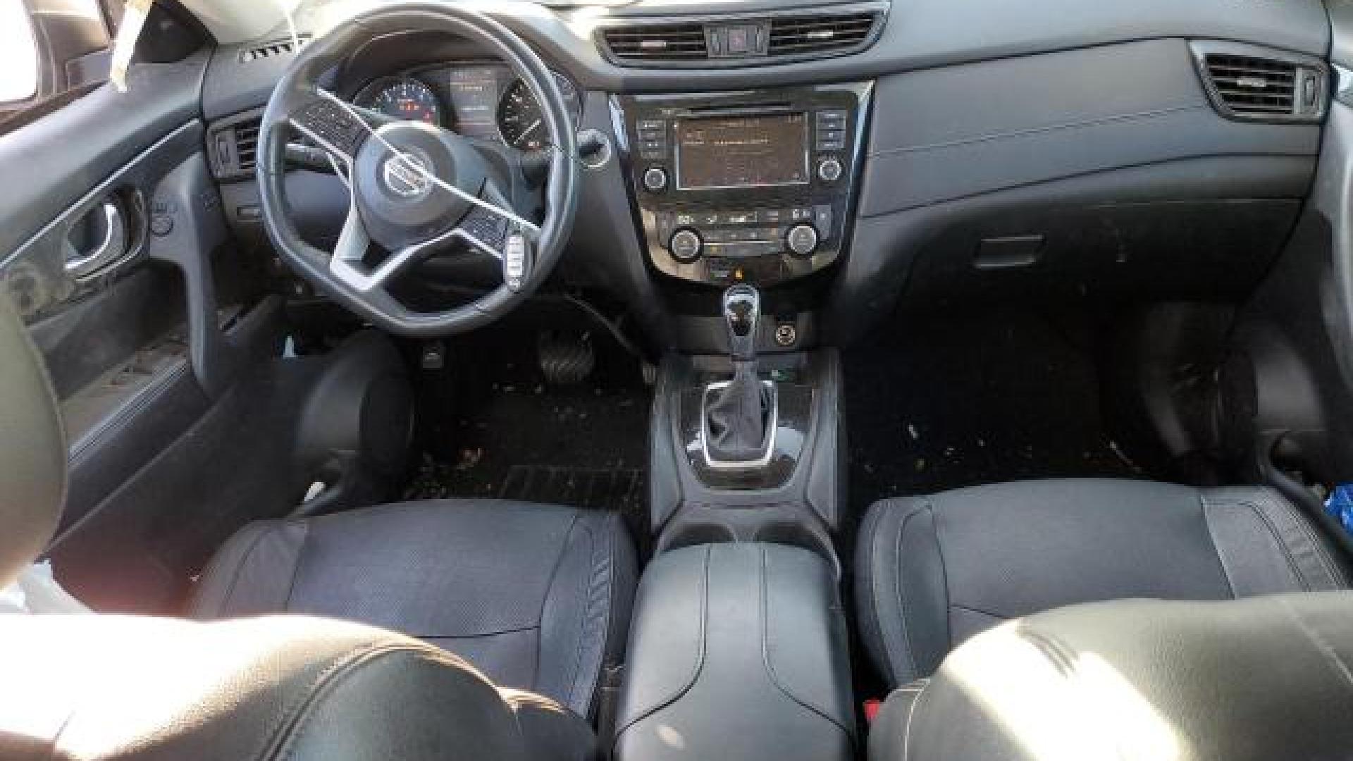 Nissan  - Rogue - 2018 - Grey - 76239873