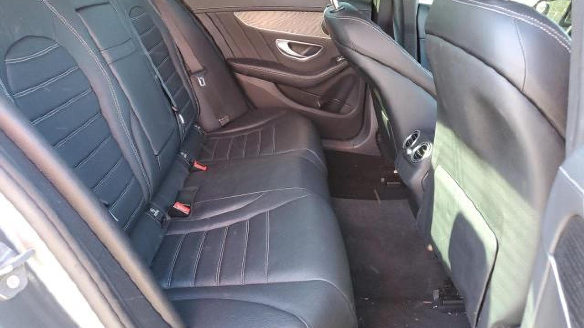 Mercedes - C300 - 2017 - Grey - 79888424