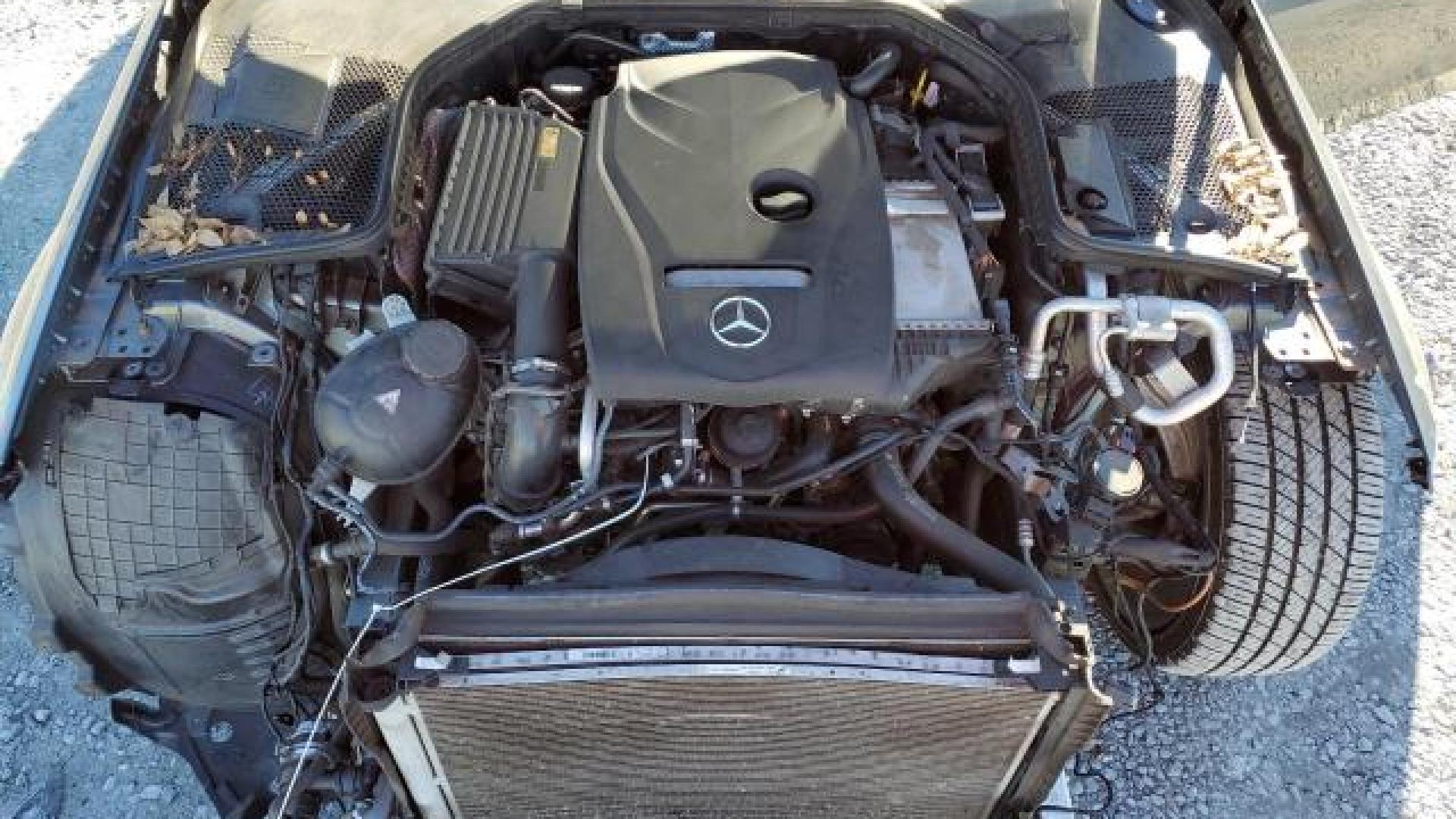 Mercedes - C300 - 2017 - Grey - 79888424