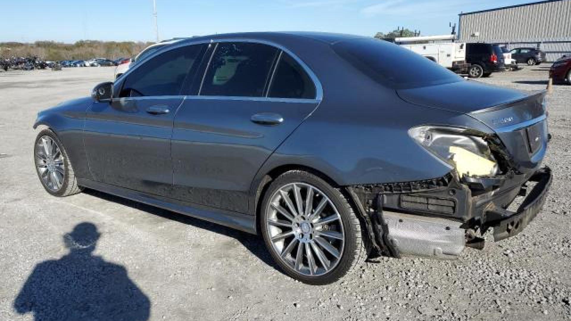 Mercedes - C300 - 2017 - Grey - 79888424