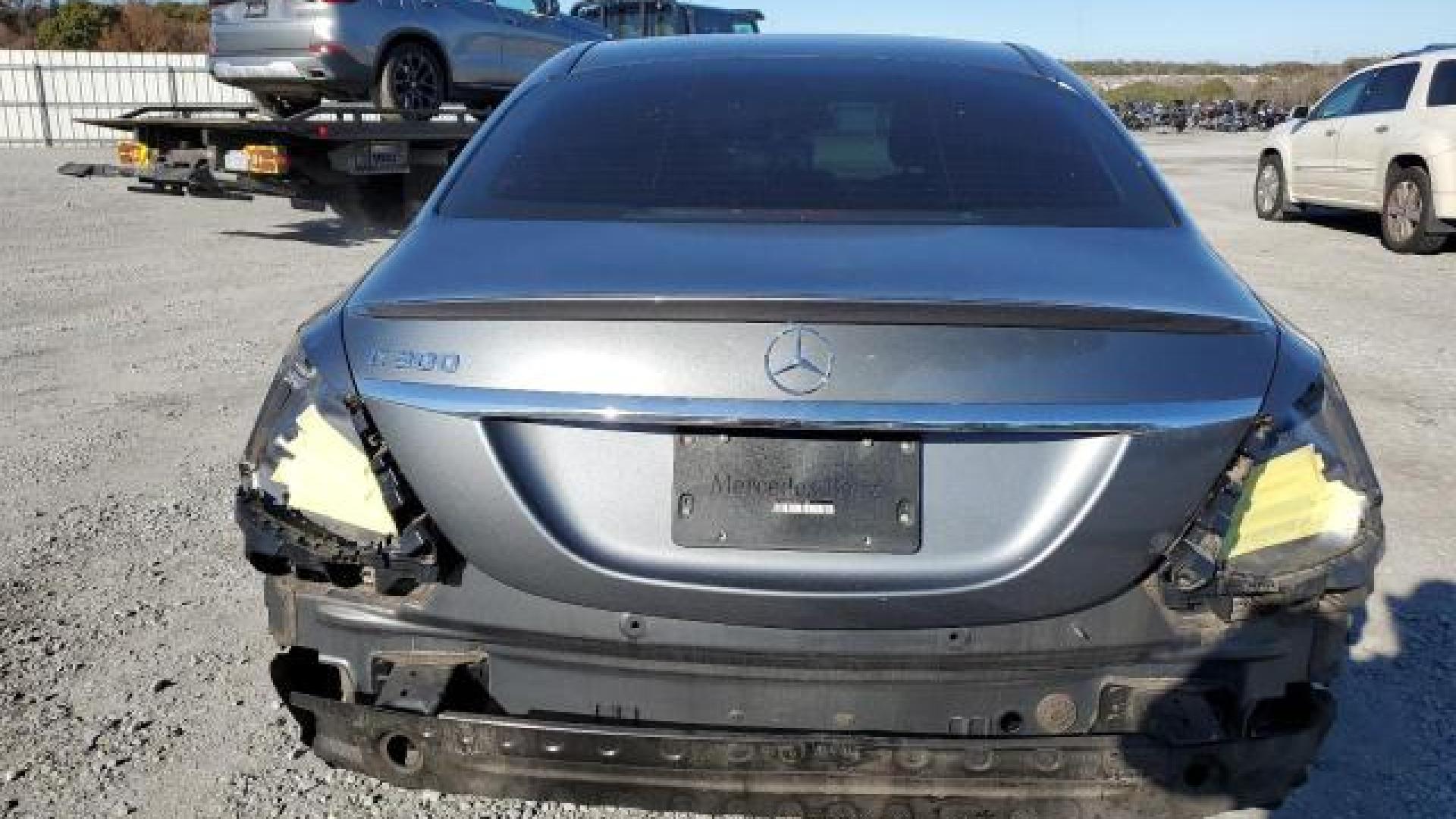 Mercedes - C300 - 2017 - Grey - 79888424