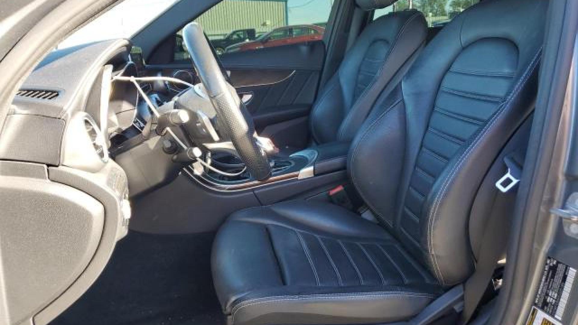 Mercedes - C300 - 2017 - Grey - 79888424