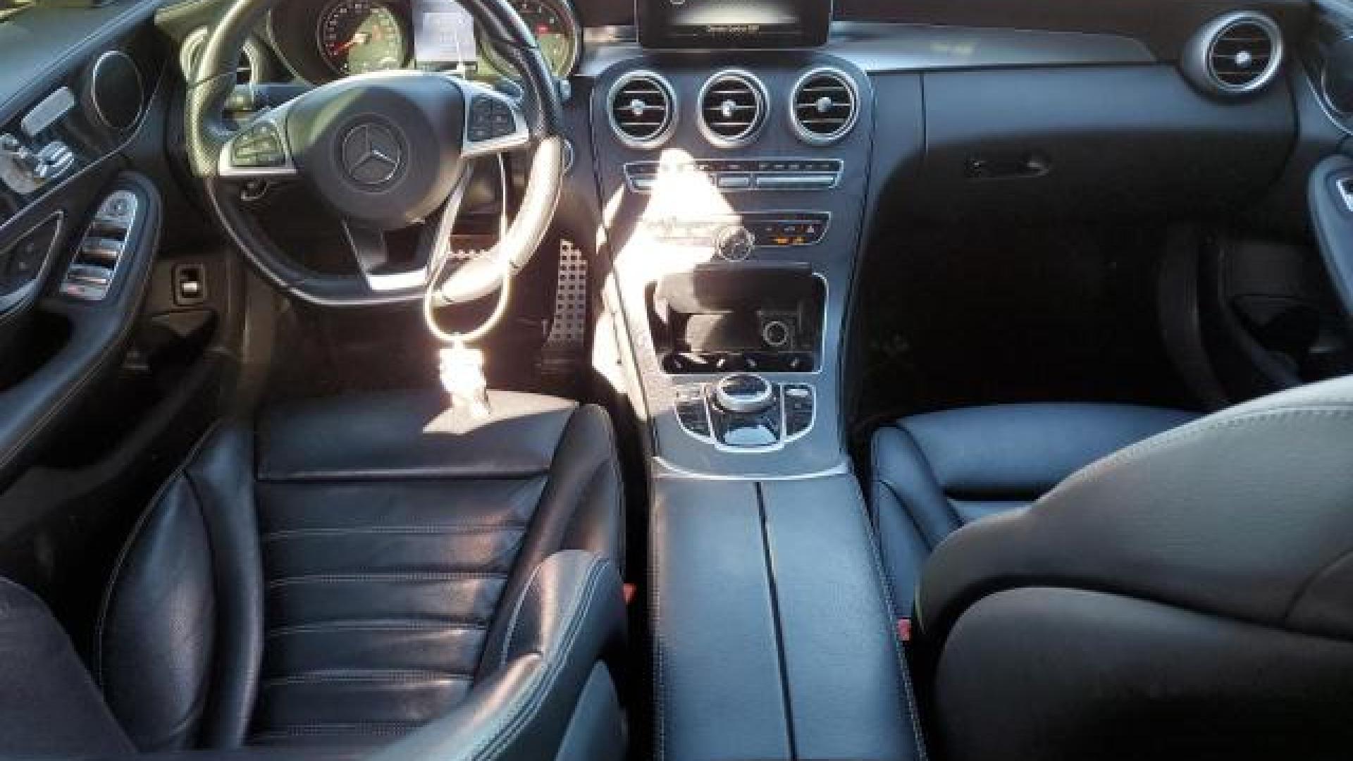 Mercedes - C300 - 2017 - Grey - 79888424