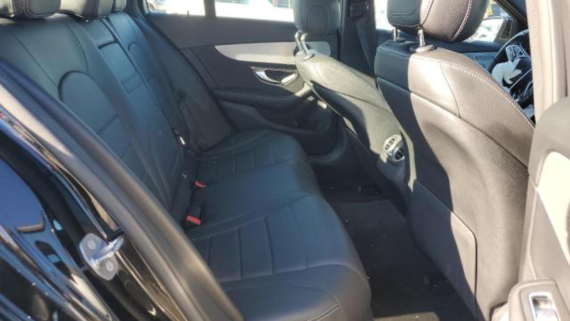 Mercedes - C300 - 2019 - Black - 80871394
