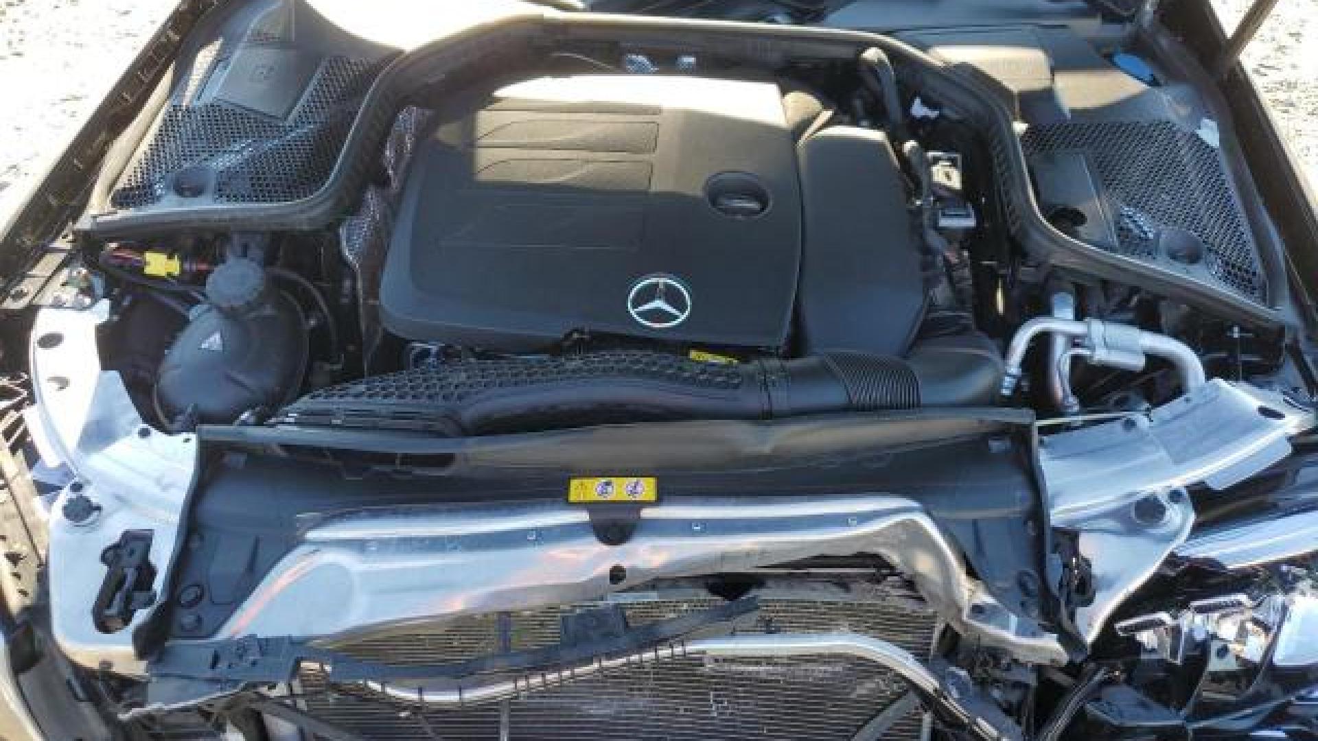 Mercedes - C300 - 2019 - Black - 80871394