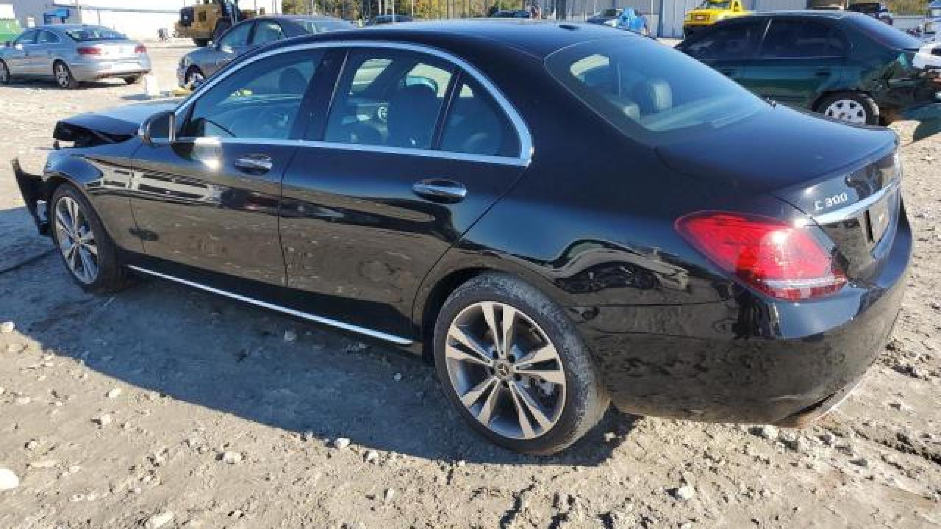Mercedes - C300 - 2019 - Black - 80871394
