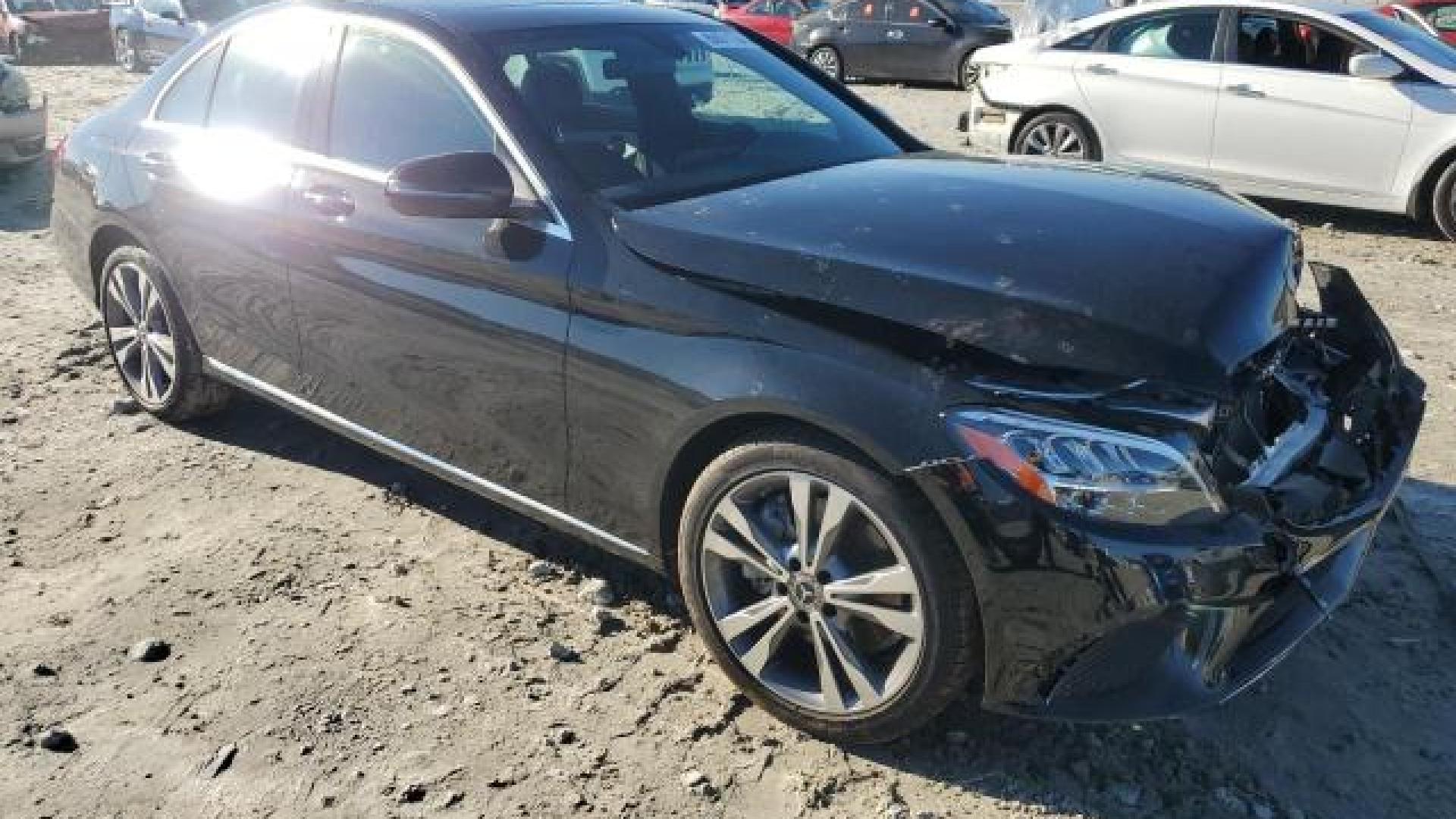 Mercedes - C300 - 2019 - Black - 80871394