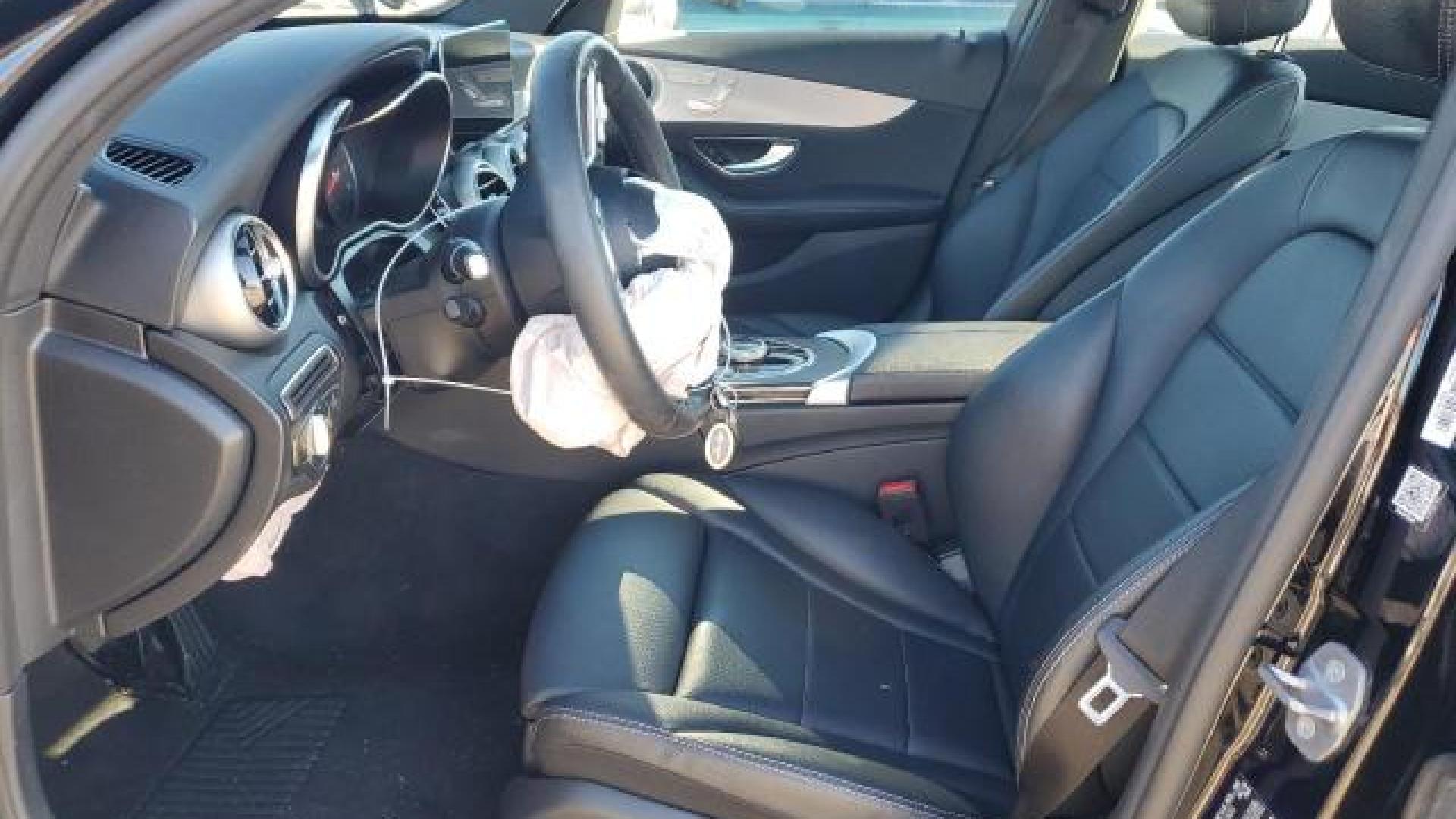 Mercedes - C300 - 2019 - Black - 80871394