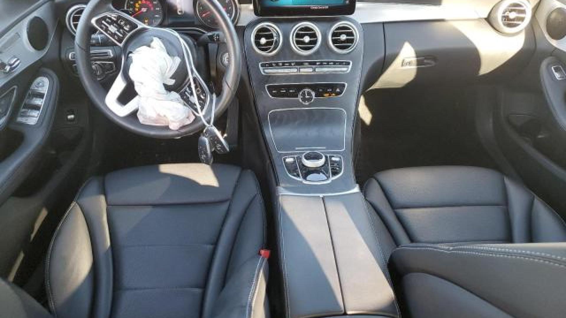 Mercedes - C300 - 2019 - Black - 80871394