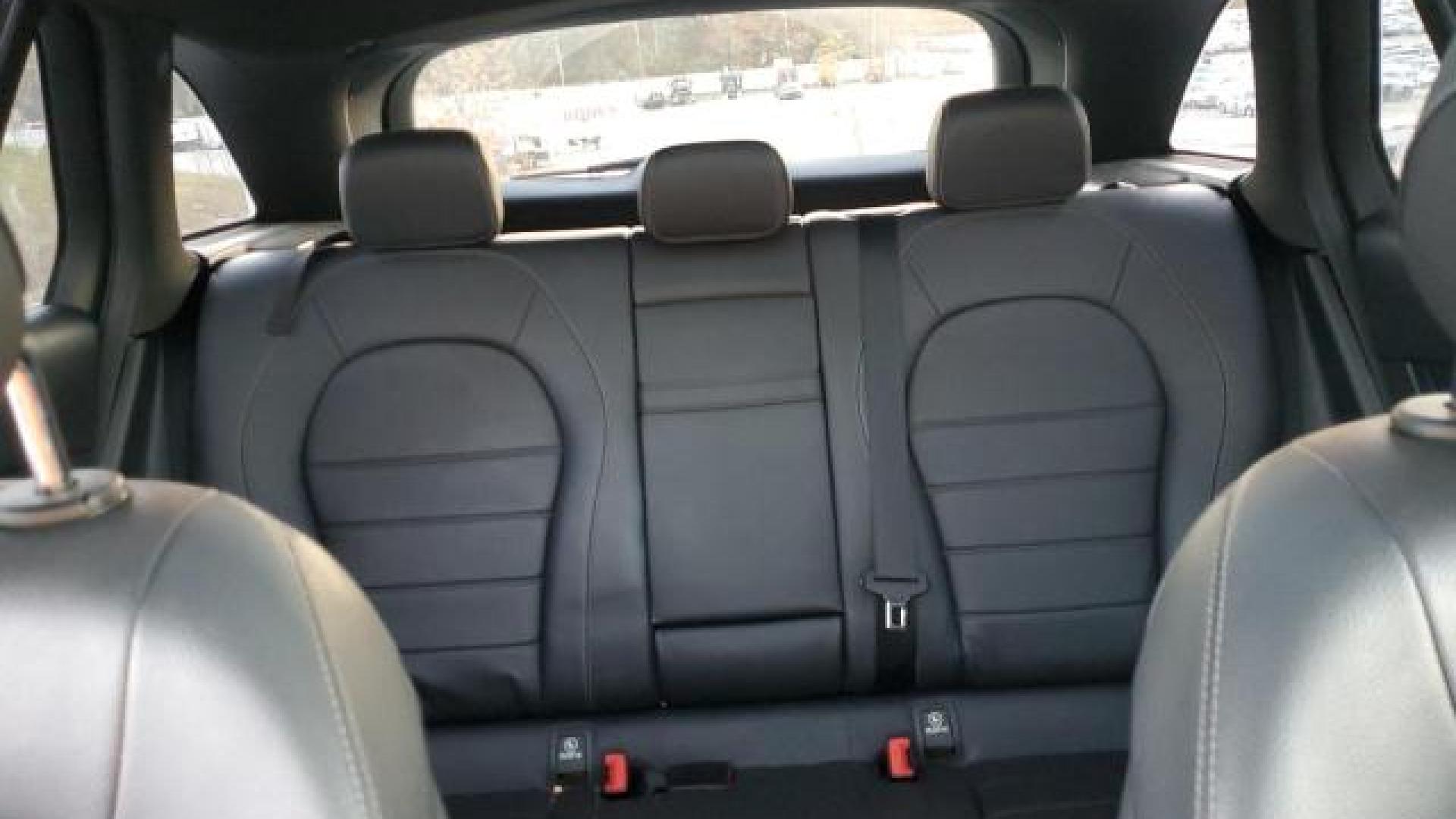 Mercedes - Glc300 - 2018 - Black - 81700824