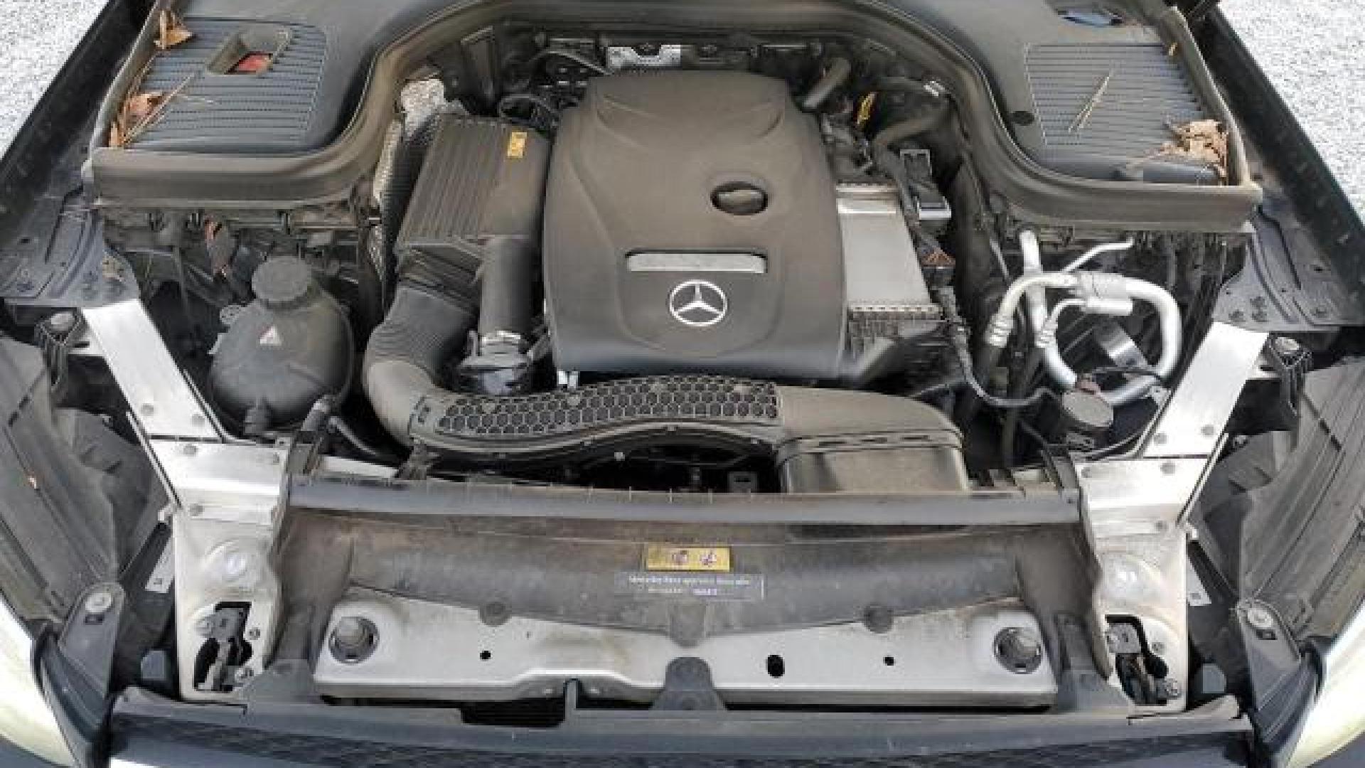 Mercedes - Glc300 - 2018 - Black - 81700824