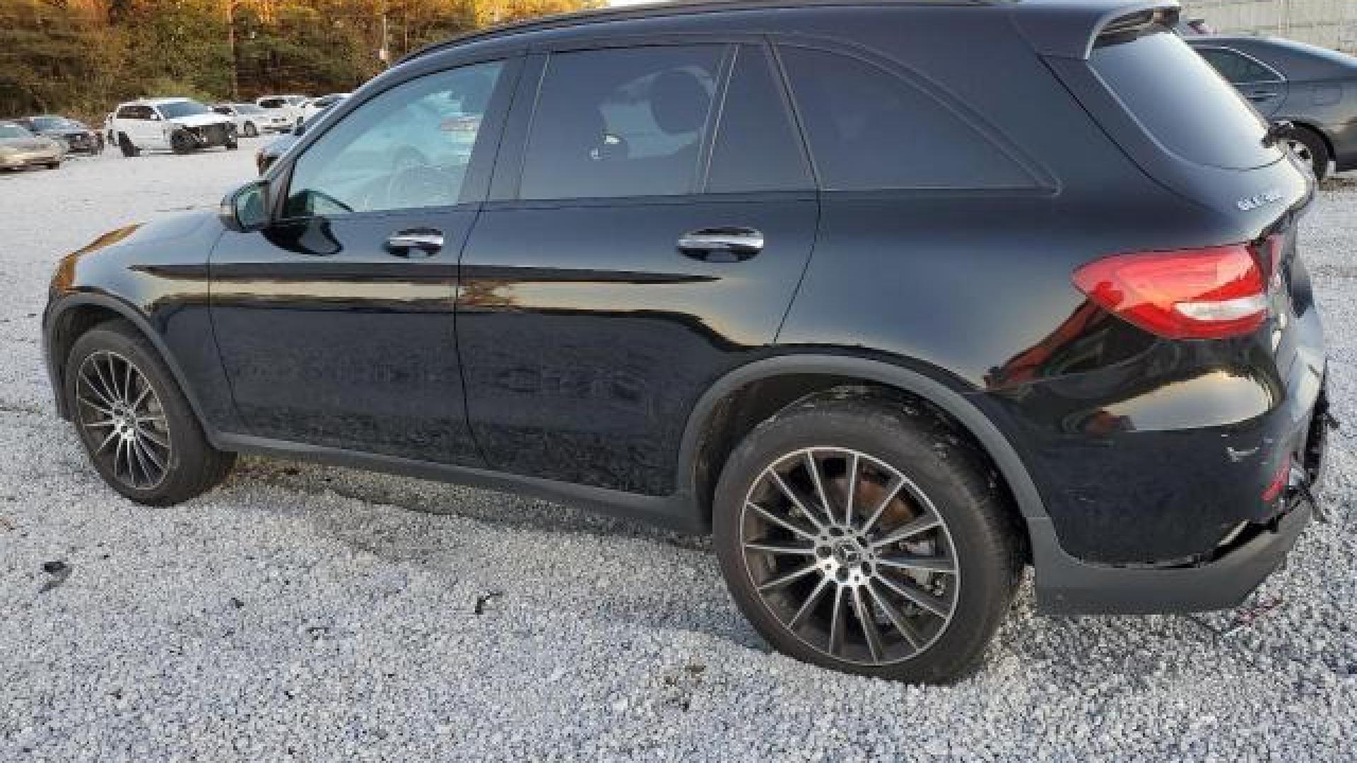 Mercedes - Glc300 - 2018 - Black - 81700824