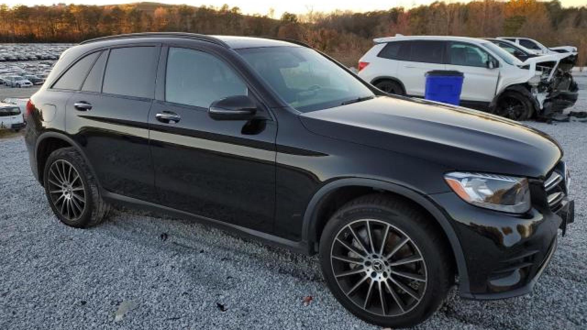 Mercedes - Glc300 - 2018 - Black - 81700824