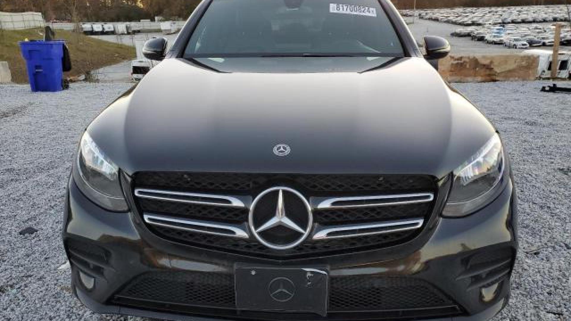 Mercedes - Glc300 - 2018 - Black - 81700824