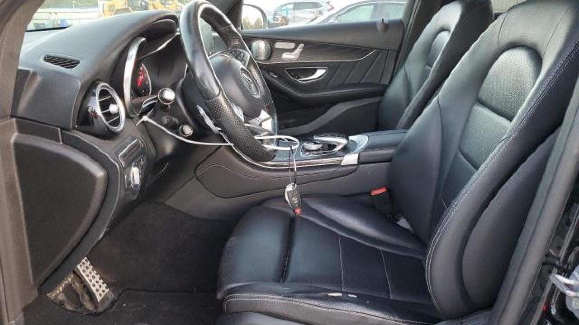 Mercedes - Glc300 - 2018 - Black - 81700824