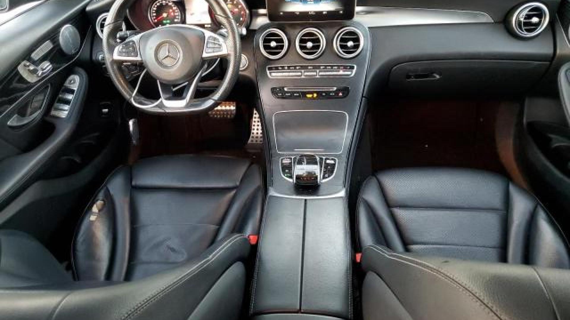 Mercedes - Glc300 - 2018 - Black - 81700824