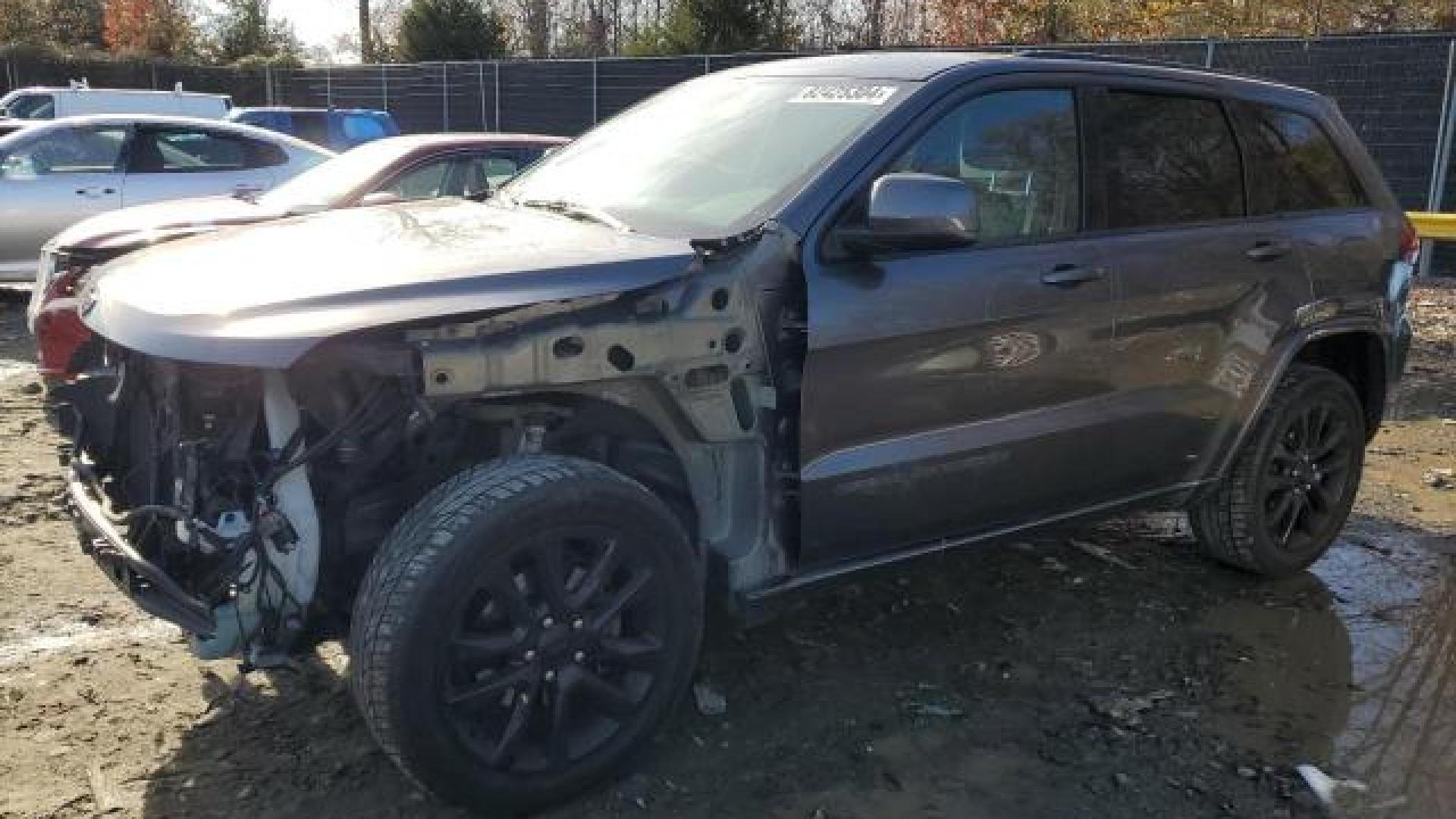 Jeep  - Grand Cherokee - 2017 - Grey - 82425304