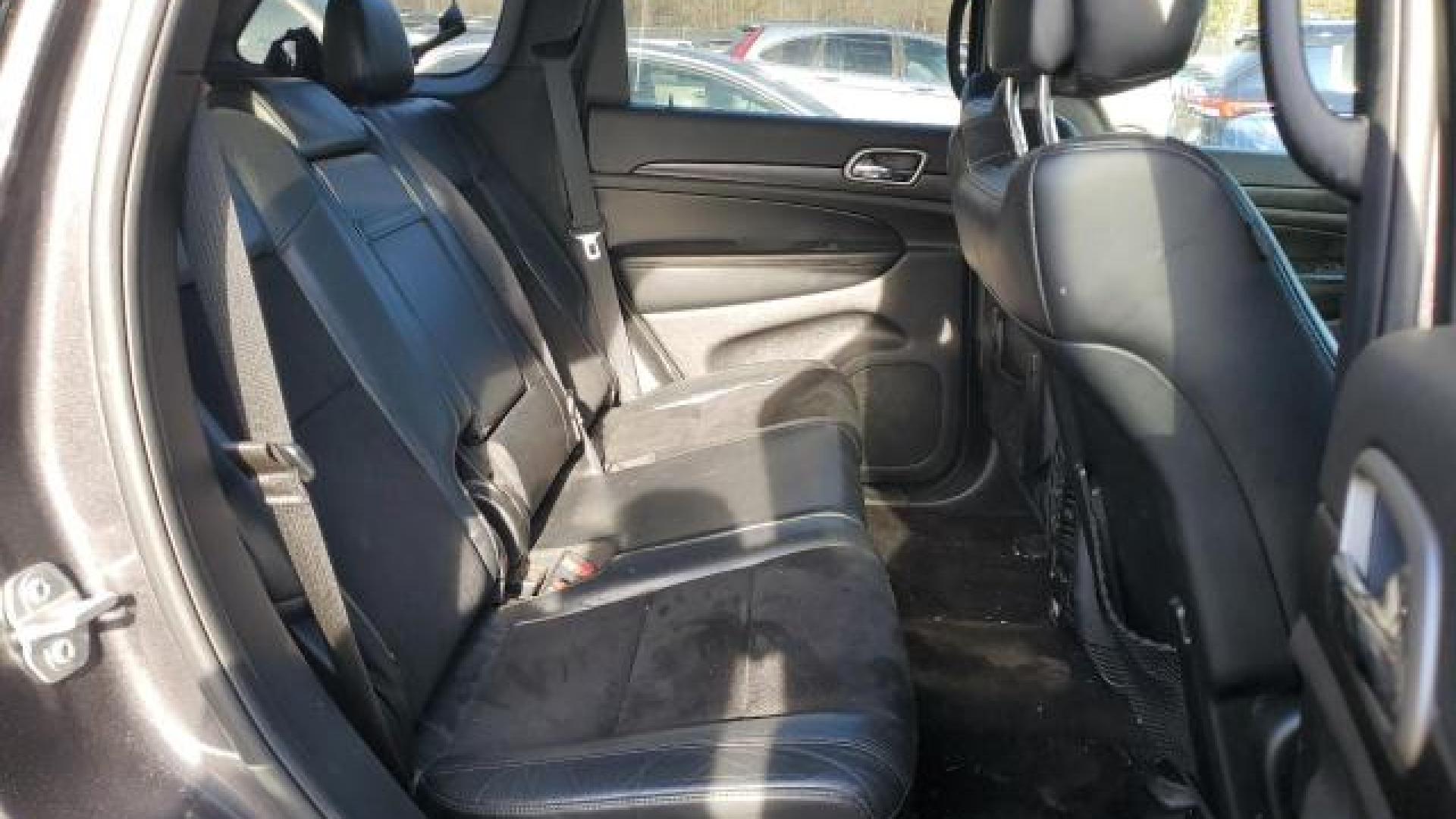 Jeep  - Grand Cherokee - 2017 - Grey - 82425304