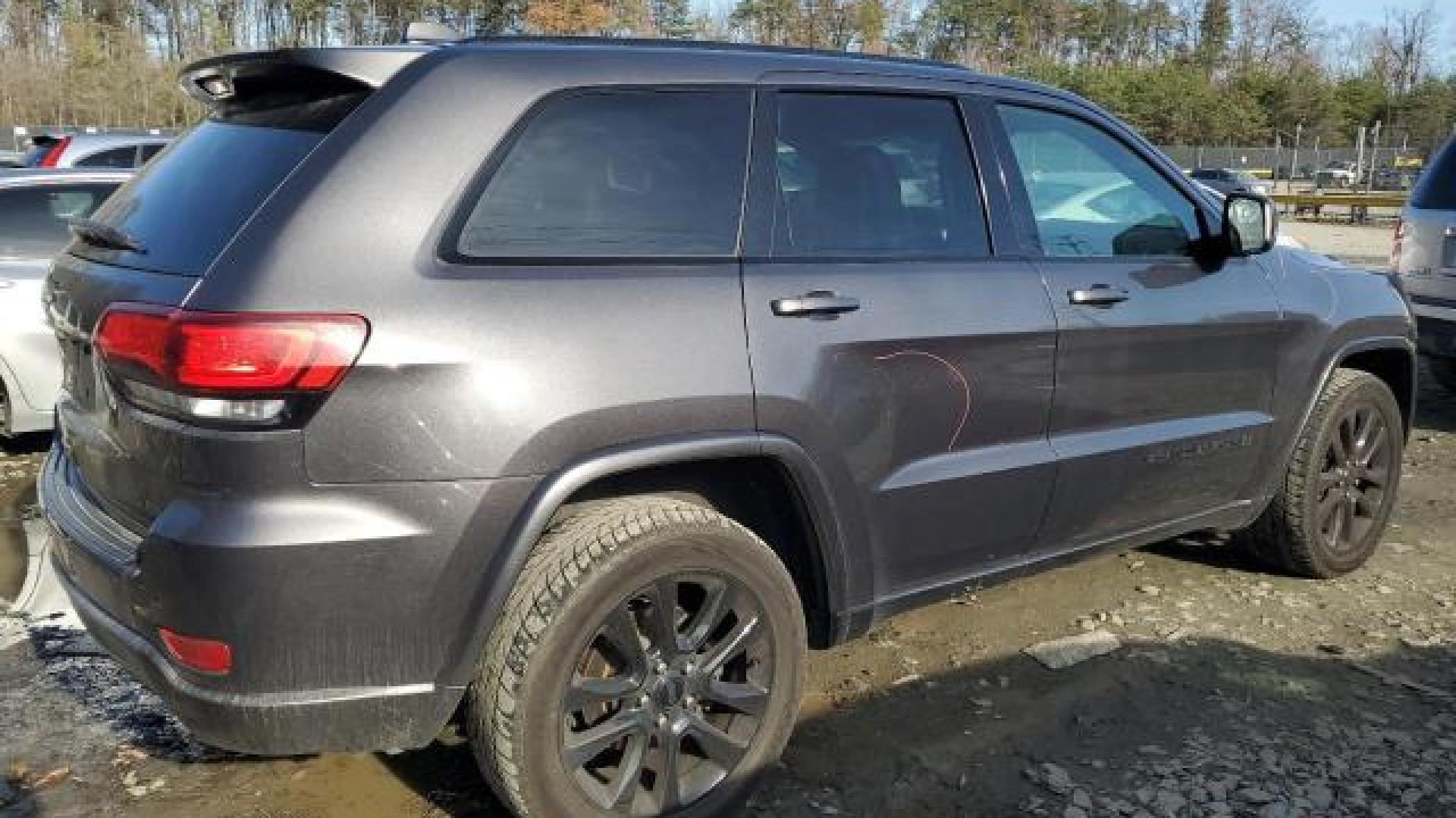 Jeep  - Grand Cherokee - 2017 - Grey - 82425304