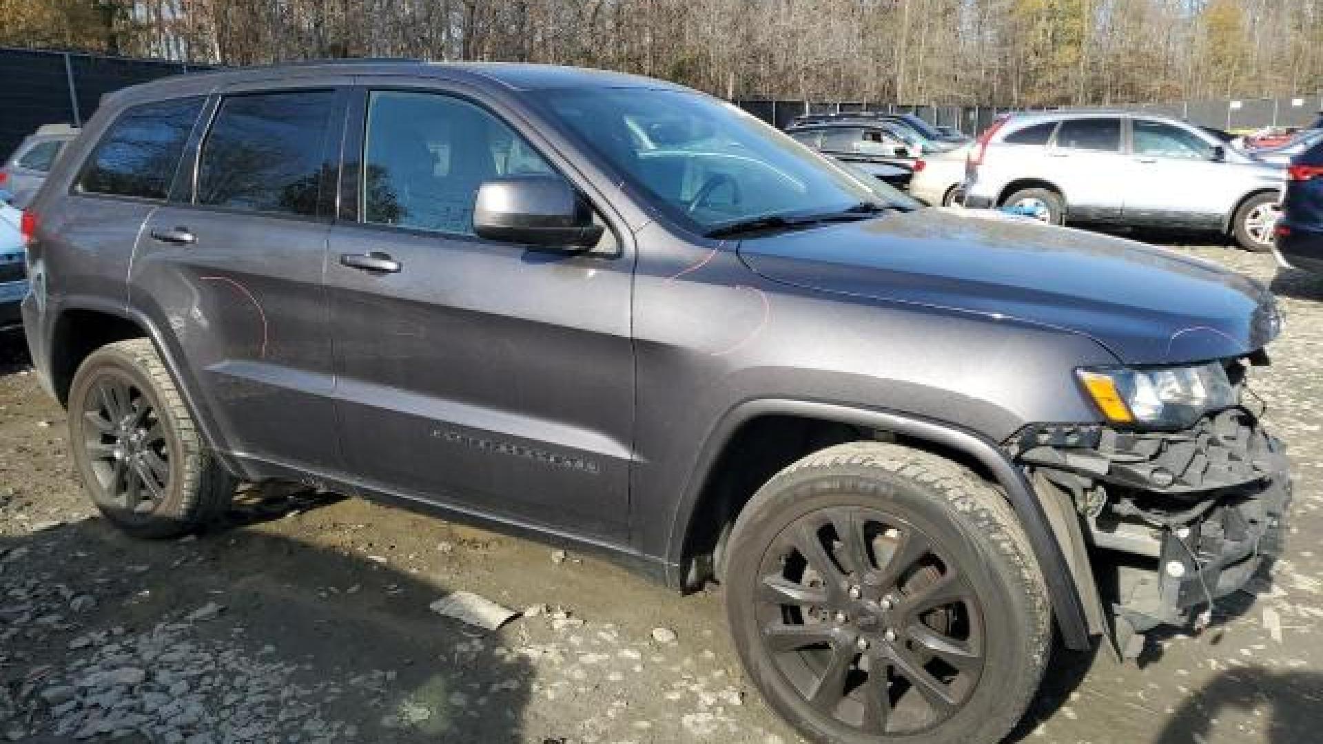 Jeep  - Grand Cherokee - 2017 - Grey - 82425304
