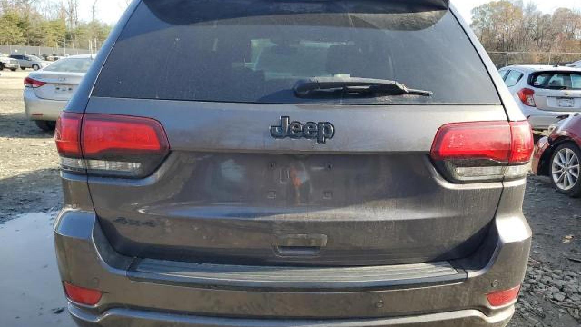 Jeep  - Grand Cherokee - 2017 - Grey - 82425304