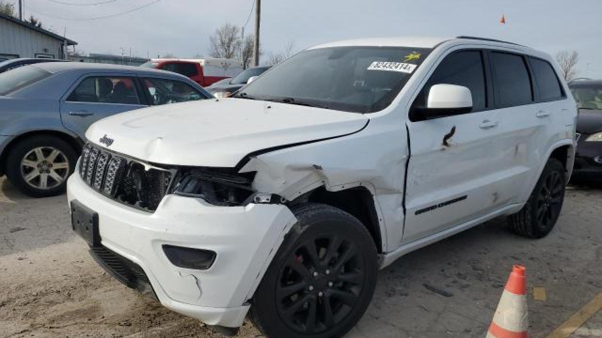 Jeep  - Grand Cherokee - 2019 - White - 82432414