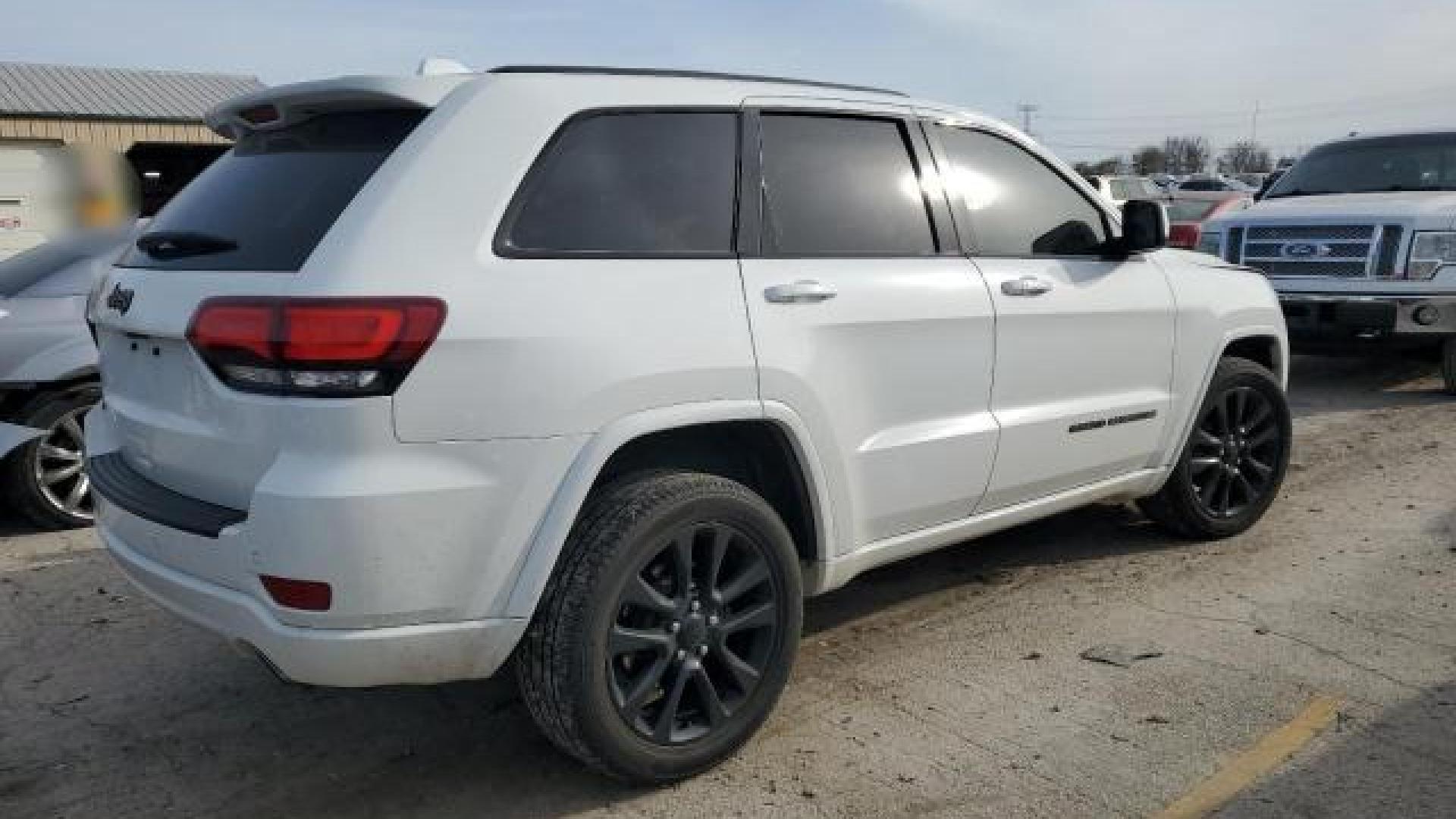 Jeep  - Grand Cherokee - 2019 - White - 82432414