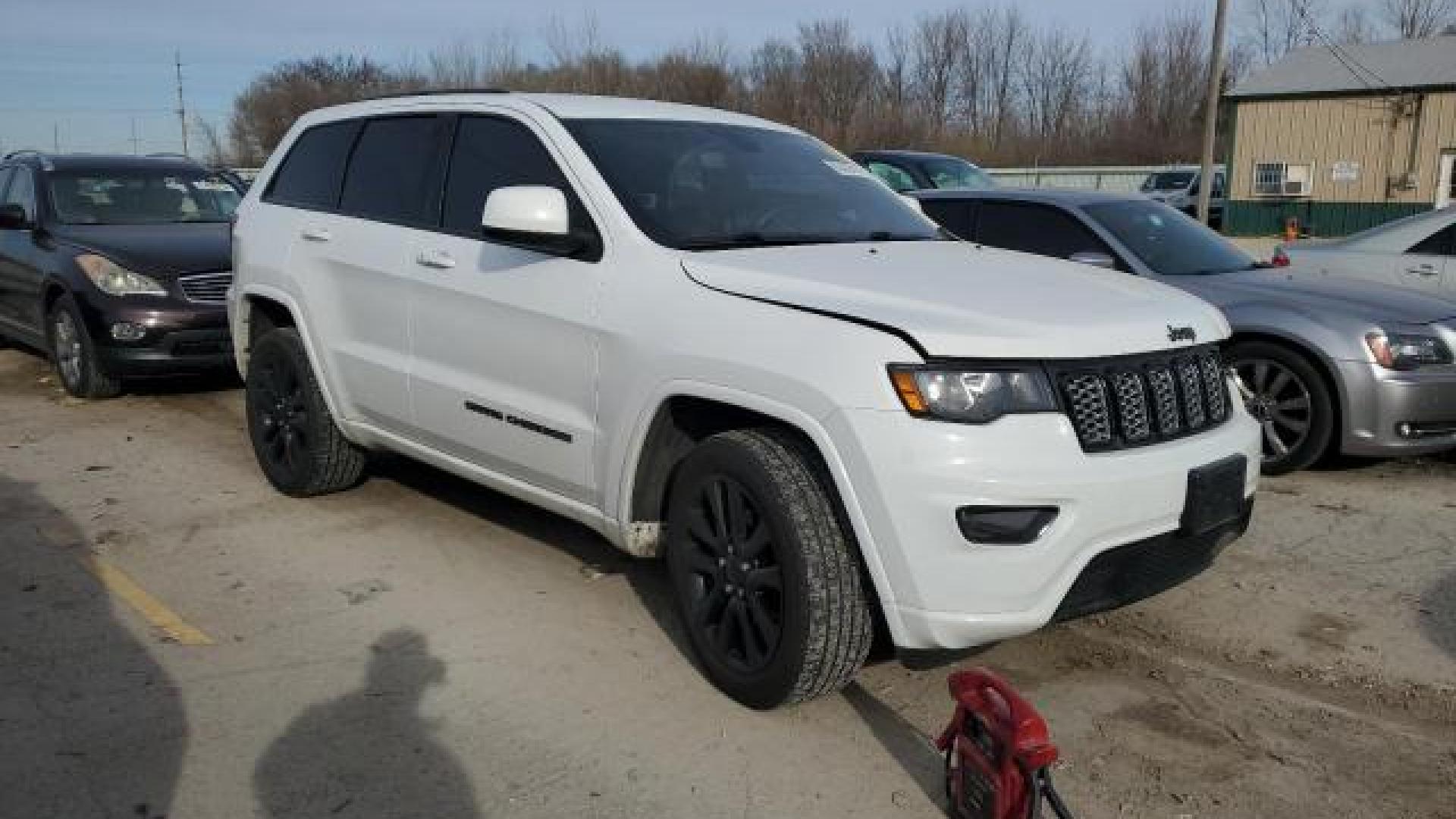 Jeep  - Grand Cherokee - 2019 - White - 82432414
