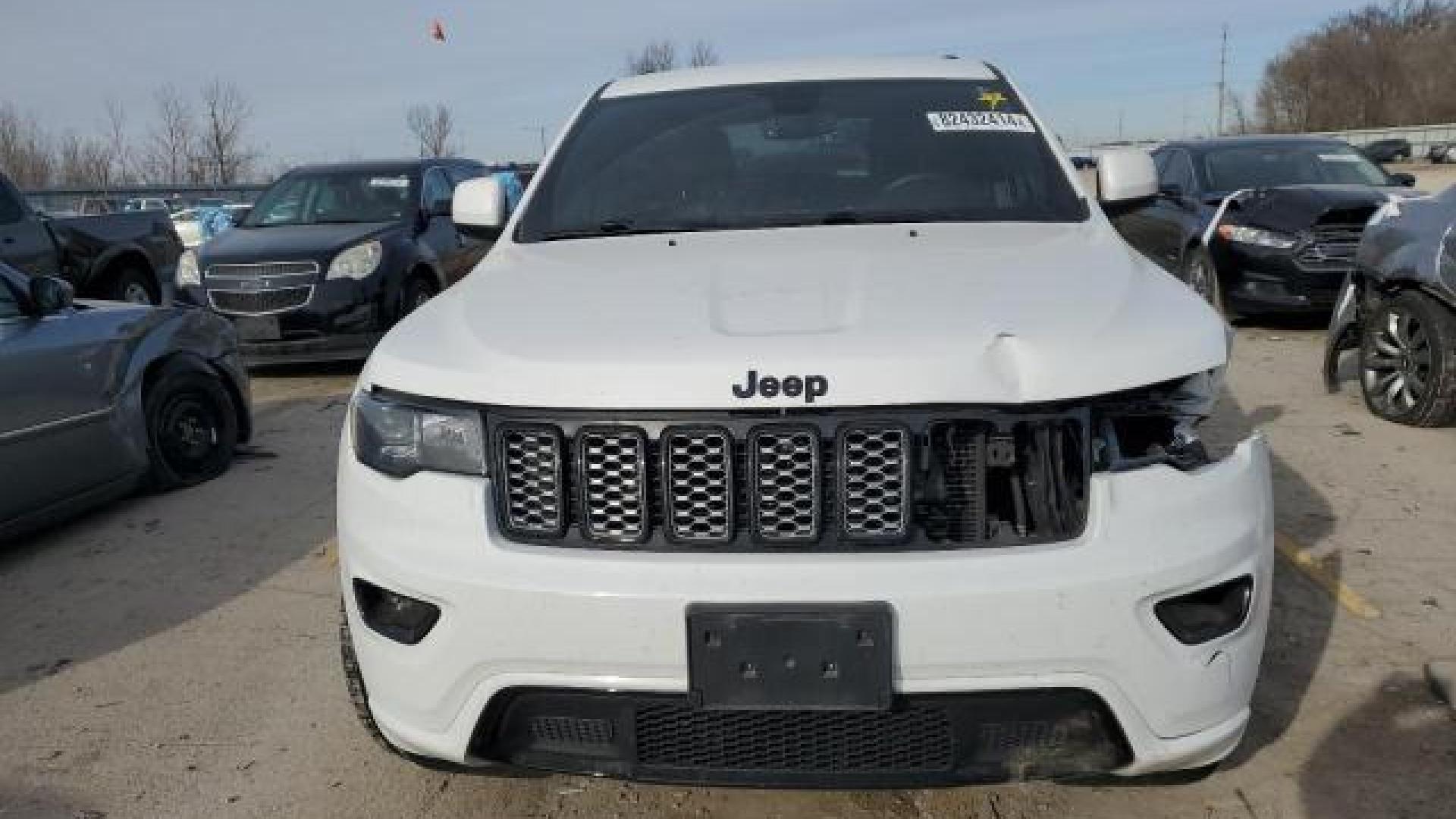 Jeep  - Grand Cherokee - 2019 - White - 82432414