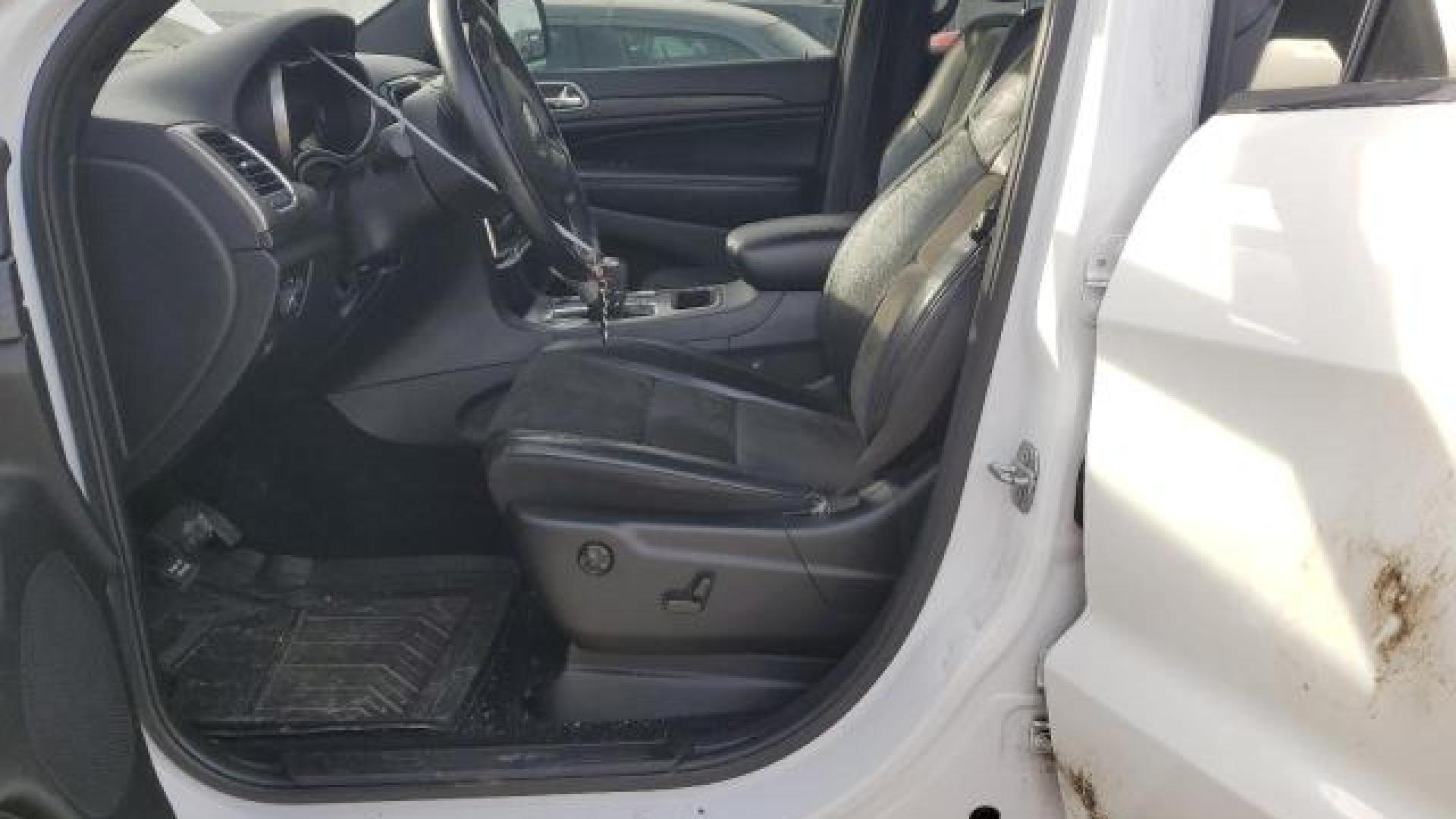 Jeep  - Grand Cherokee - 2019 - White - 82432414