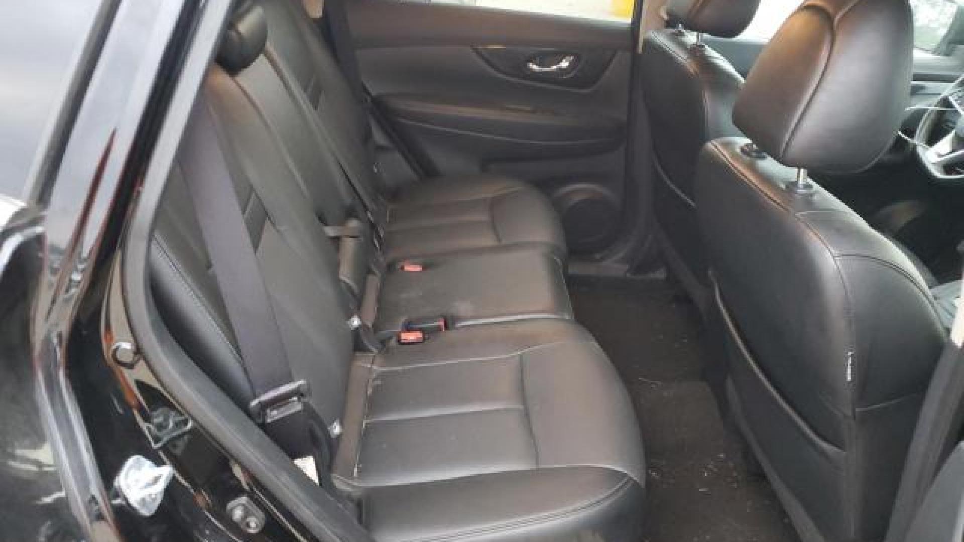 Nissan  - Rogue - 2017 - Black - 82680834