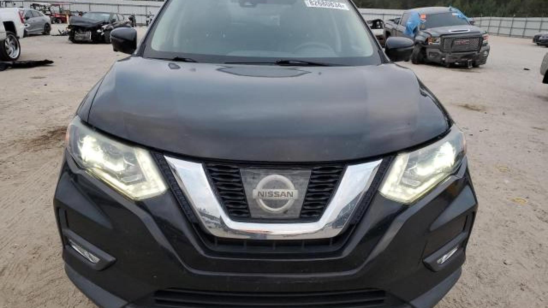 Nissan  - Rogue - 2017 - Black - 82680834