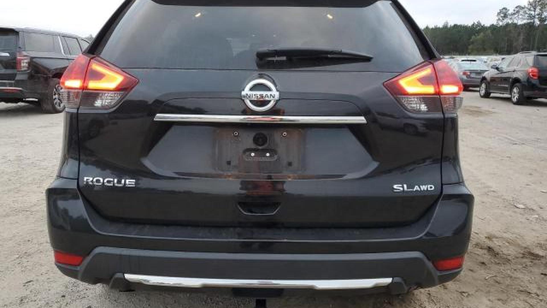 Nissan  - Rogue - 2017 - Black - 82680834