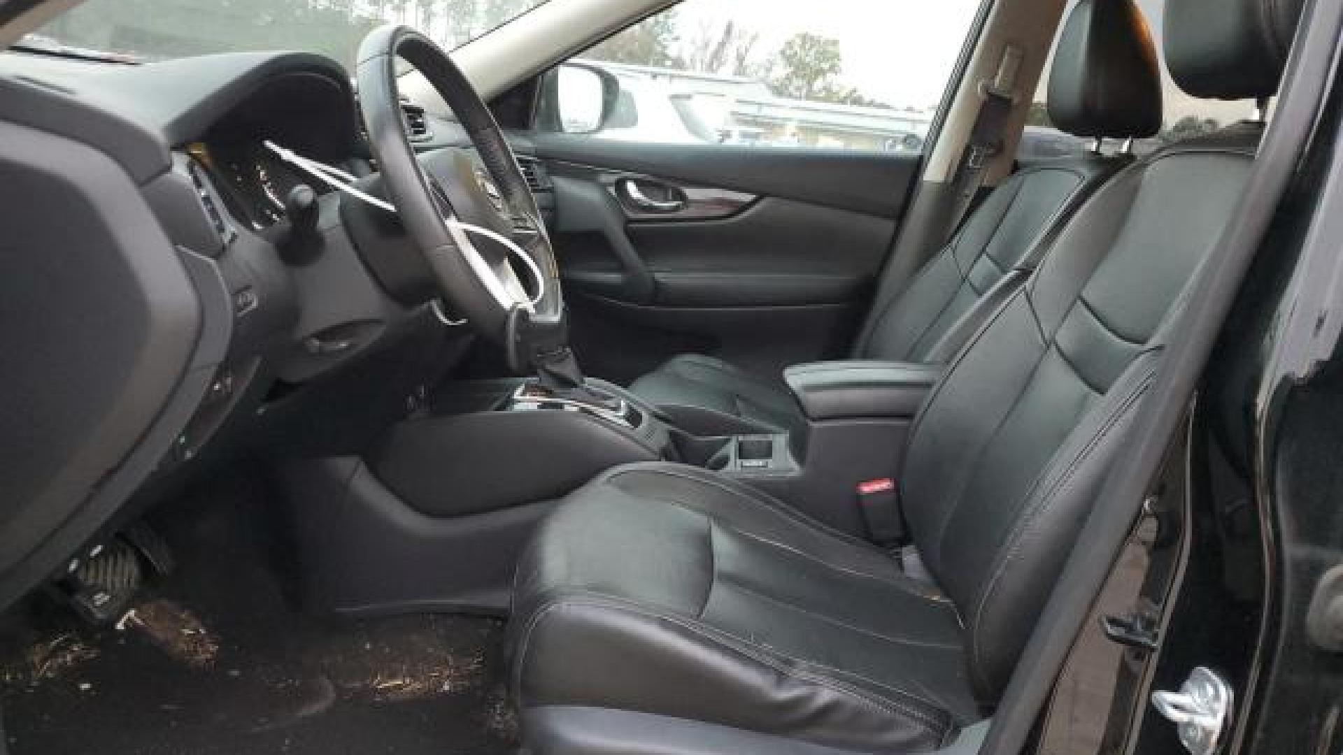 Nissan  - Rogue - 2017 - Black - 82680834