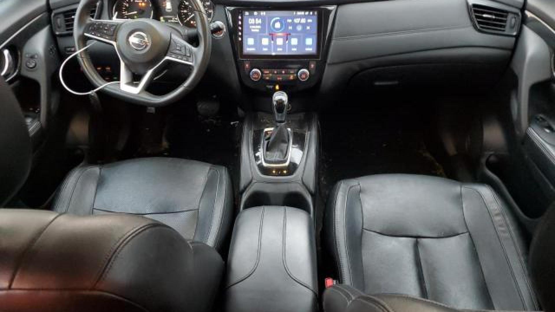 Nissan  - Rogue - 2017 - Black - 82680834