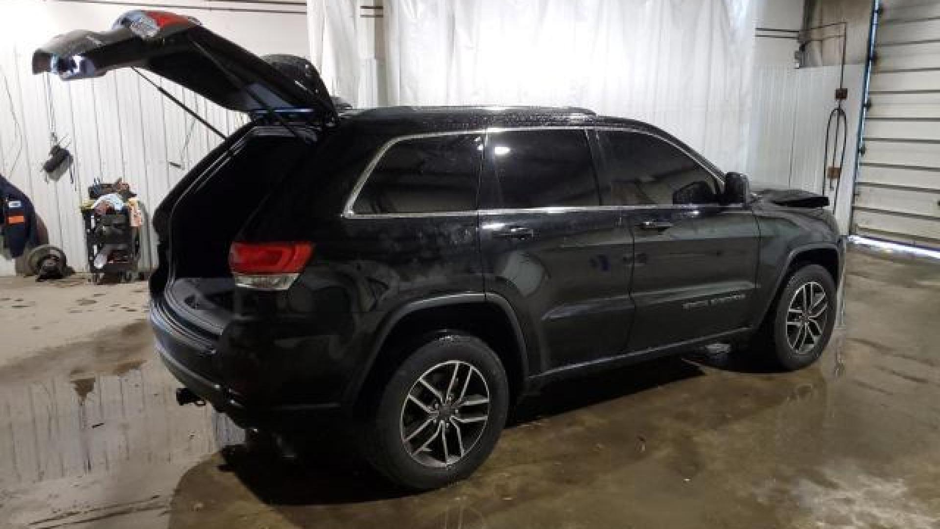 Jeep  - Grand Cherokee - 2019 - Black - 83519694